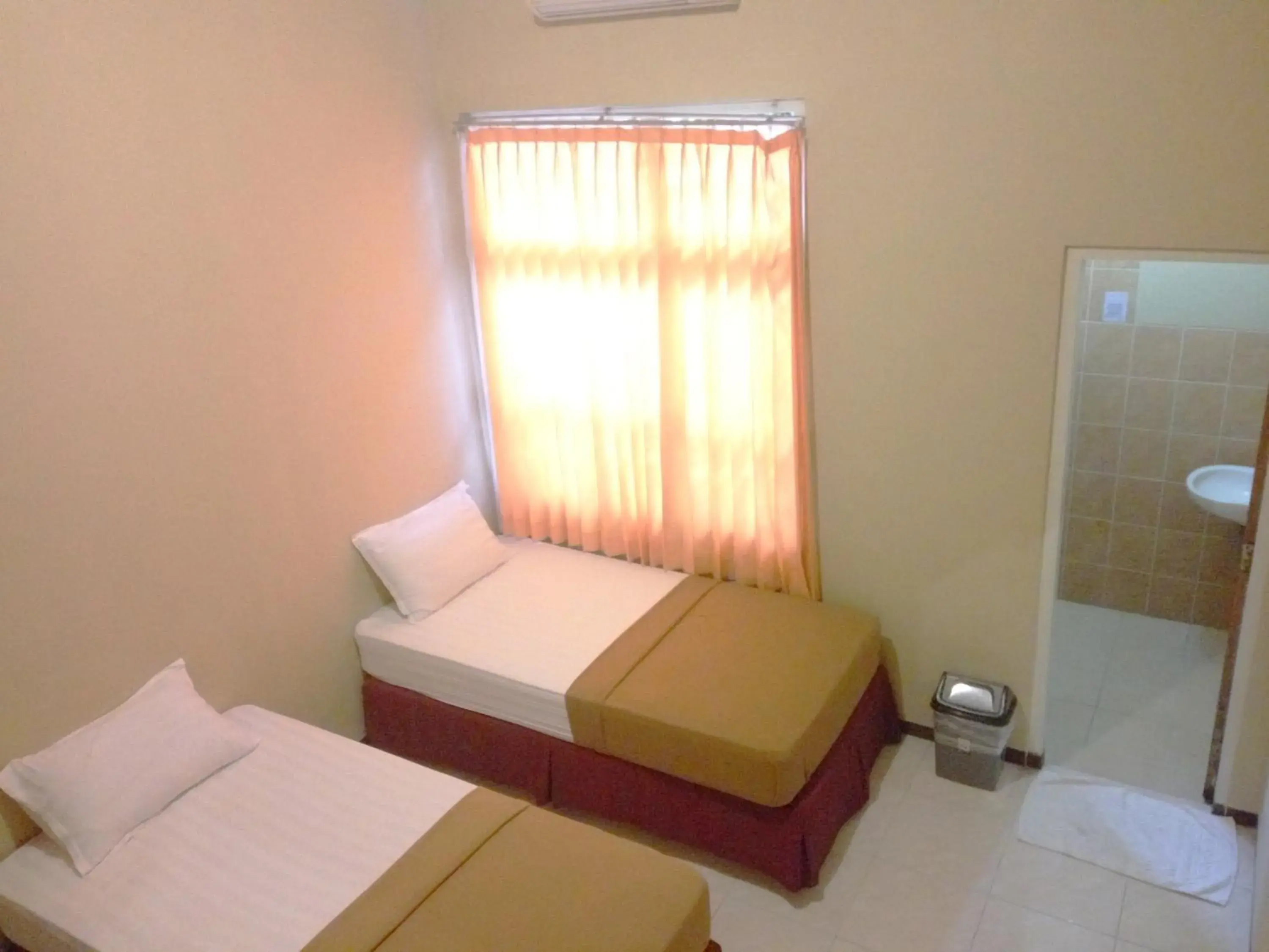 Standard Twin Room in wisma sejahtera hotel Standard Twin Room in wisma sejahtera hotel