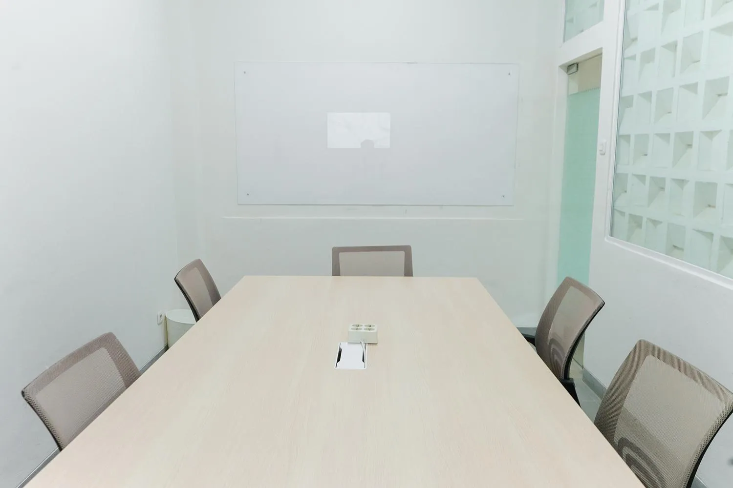 Business facilities in Social Hub by TwoSpaces