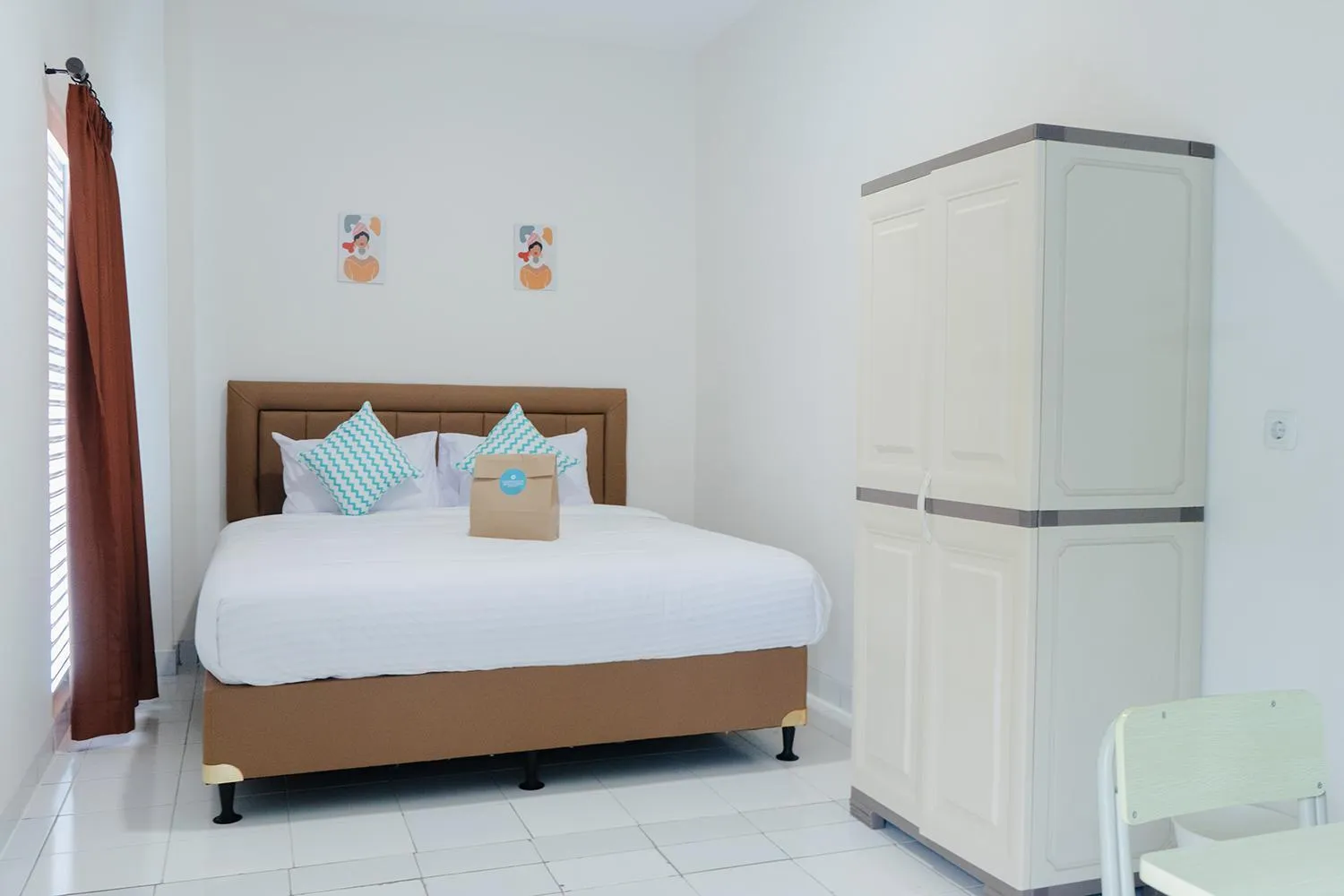 Photo of the whole room, Bed in Social Hub by TwoSpaces