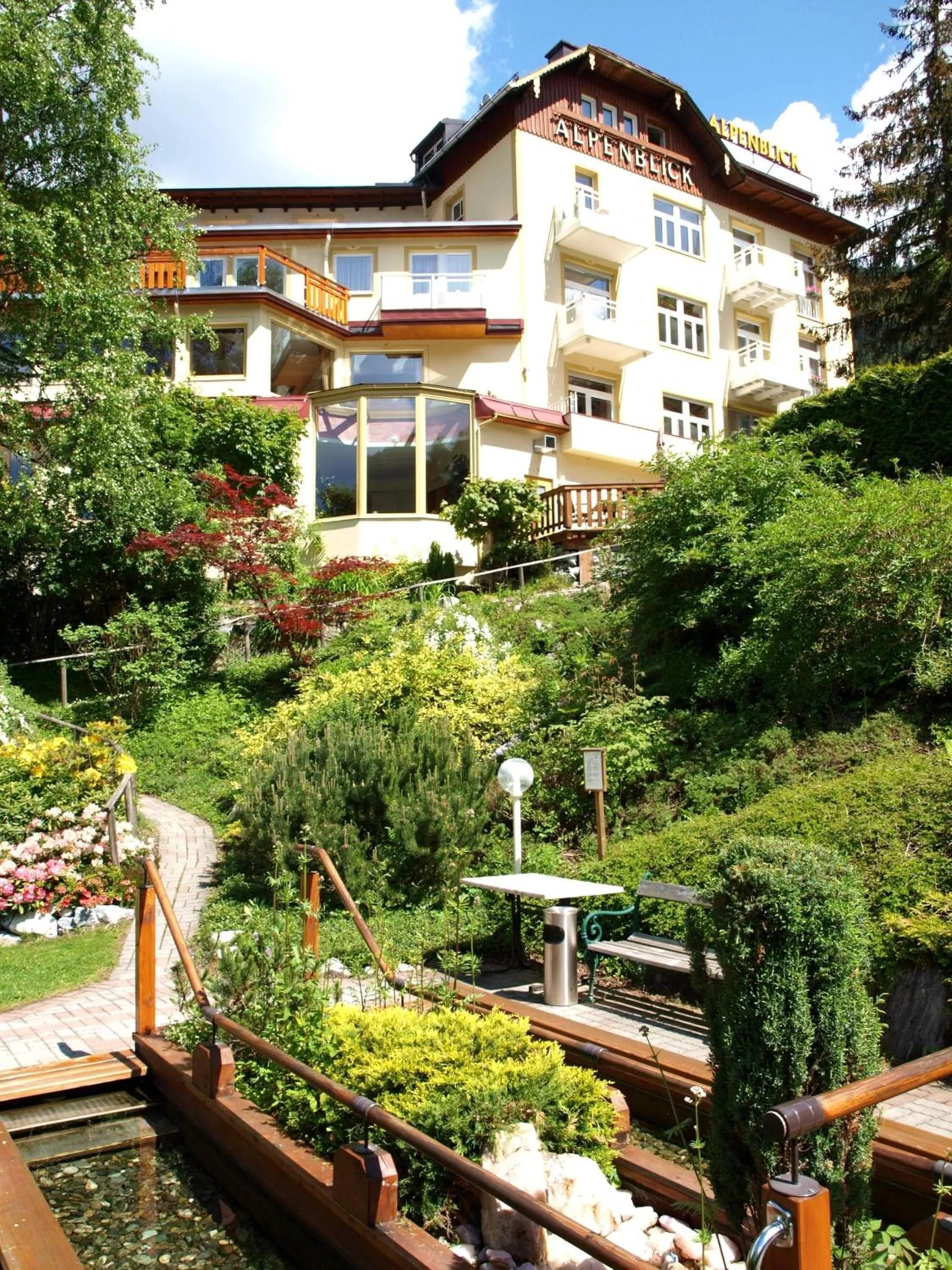 Garden in Hotel Alpenblick