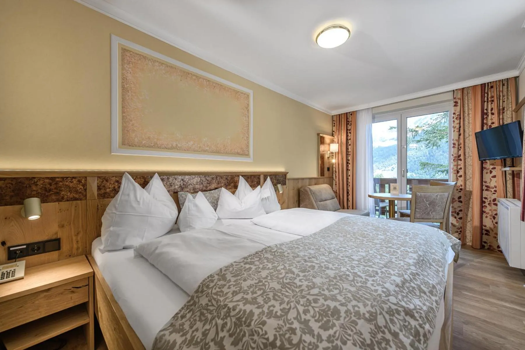 Photo of the whole room, Bed in Hotel Alpenblick