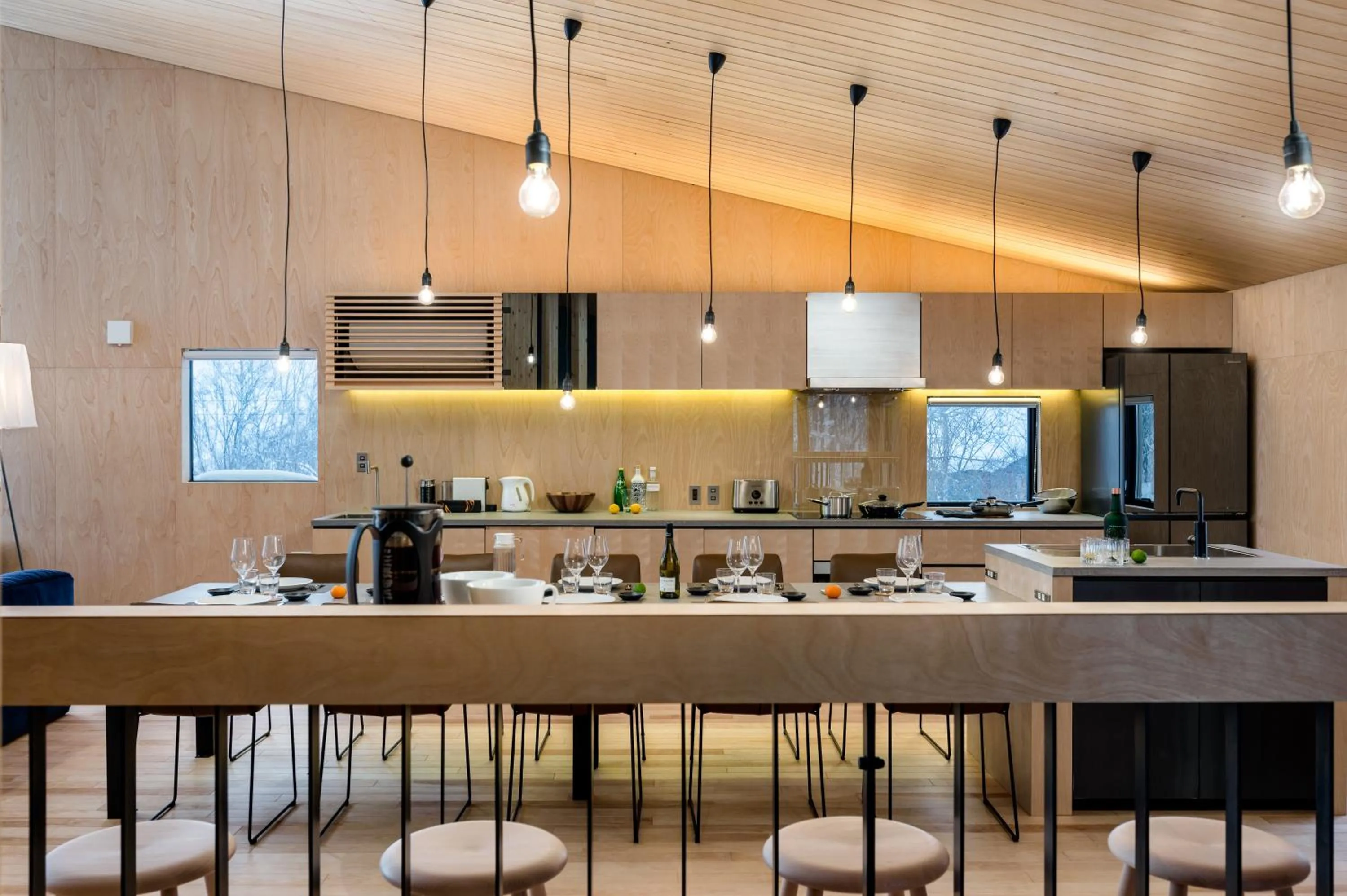 Dining area in Foxwood B by H2 Life