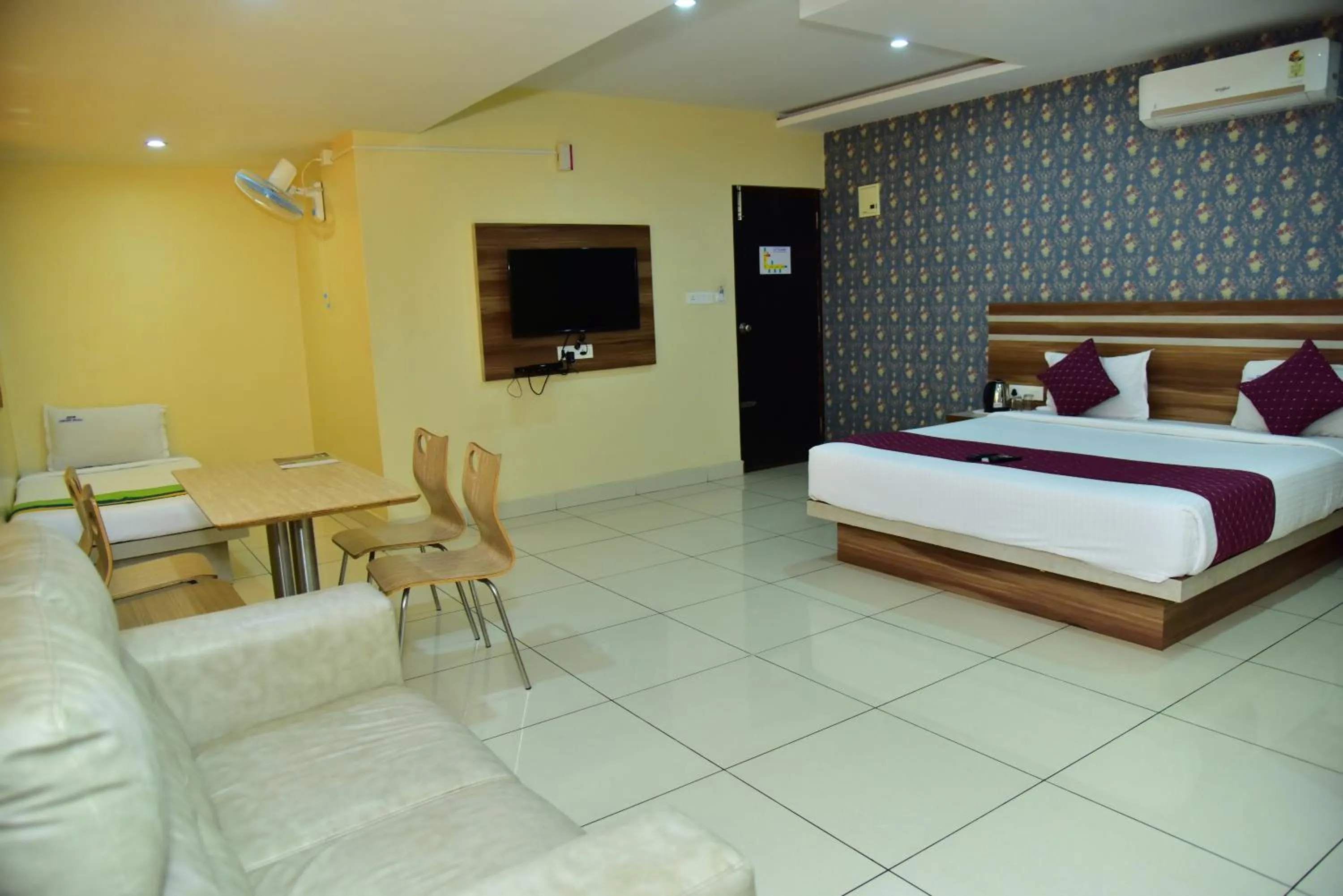 Bedroom, Bed in hotel fortune suites