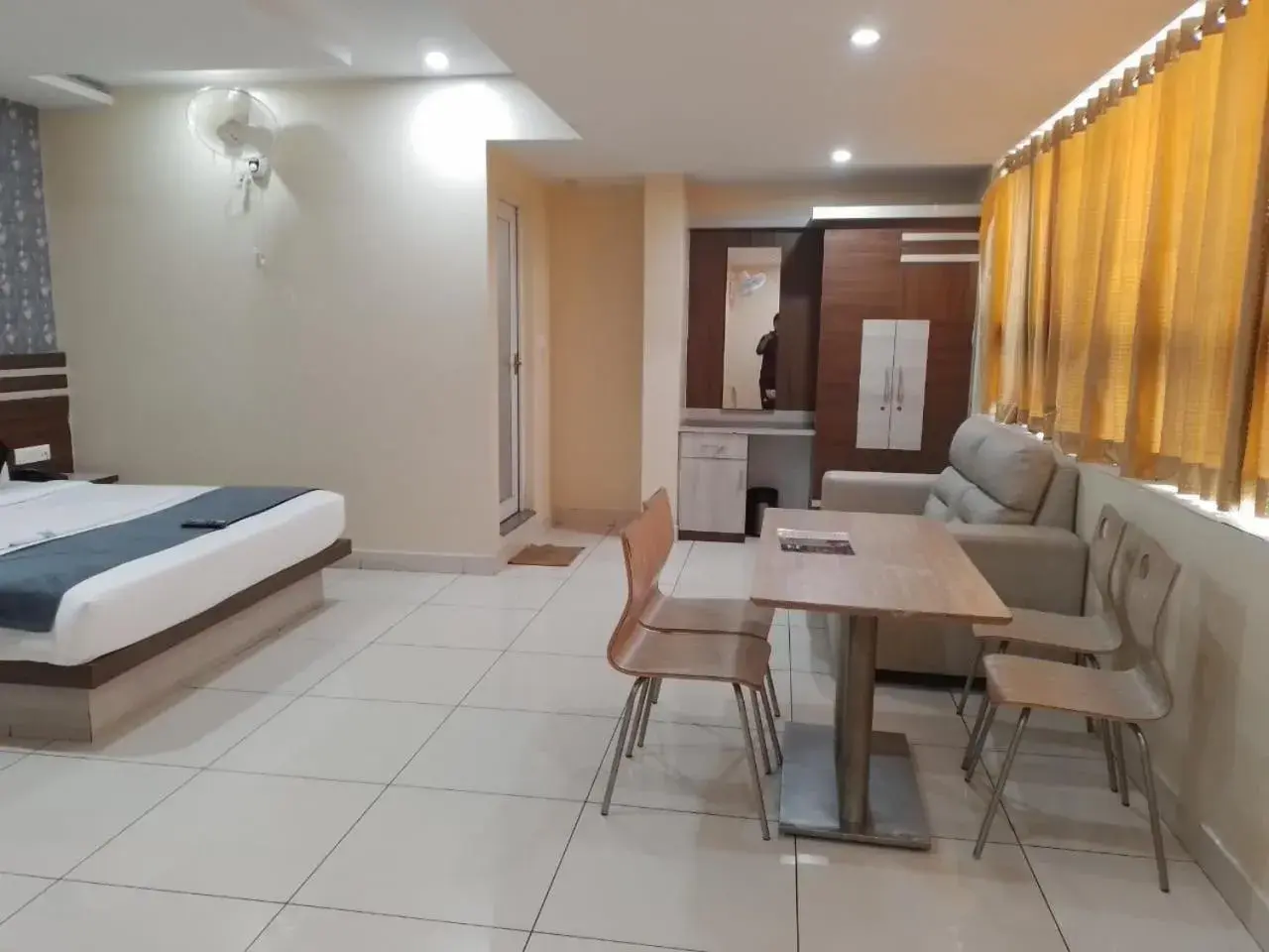 Deluxe Suite in hotel fortune suites Deluxe Suite in hotel fortune suites