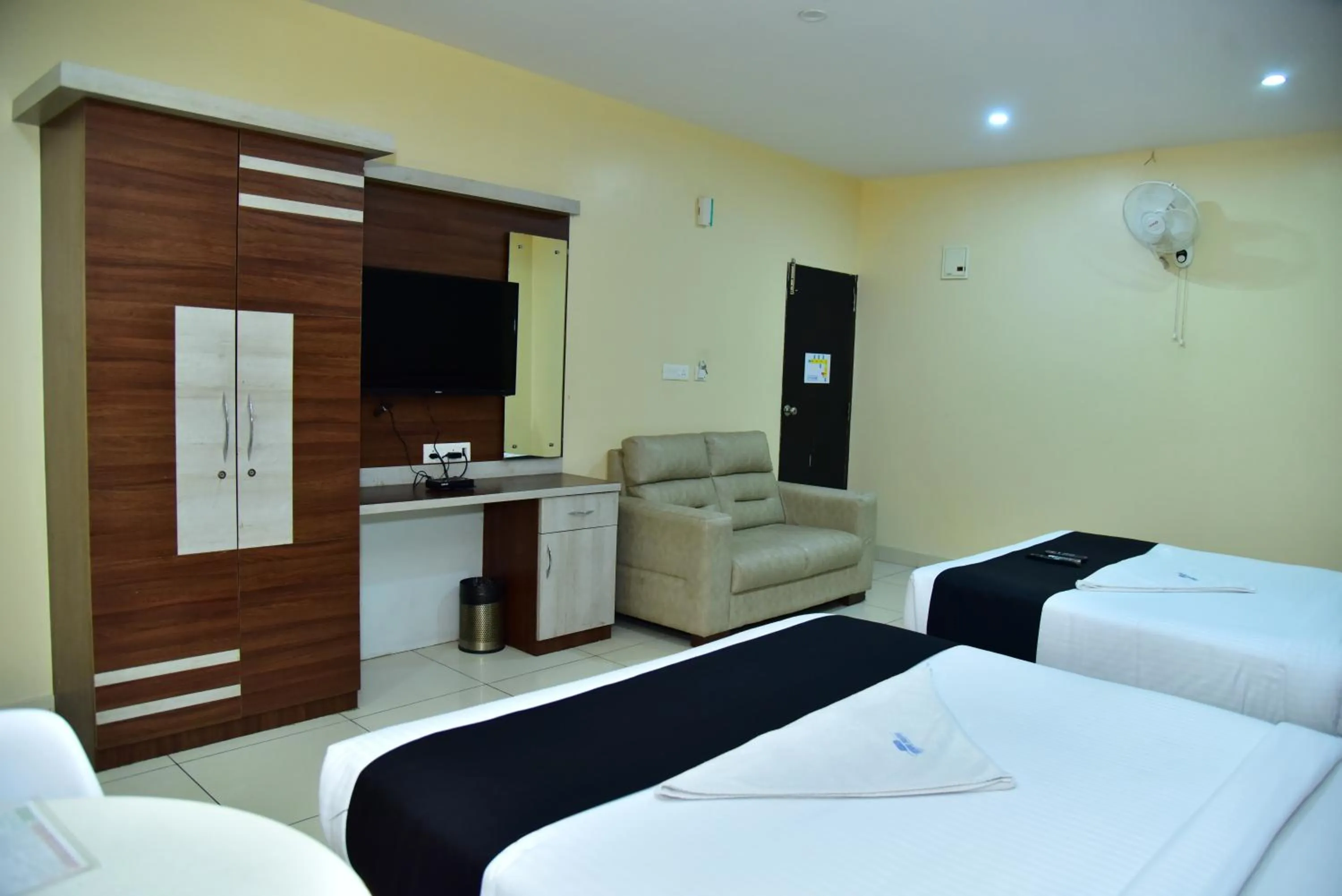 Bedroom, Bed in hotel fortune suites