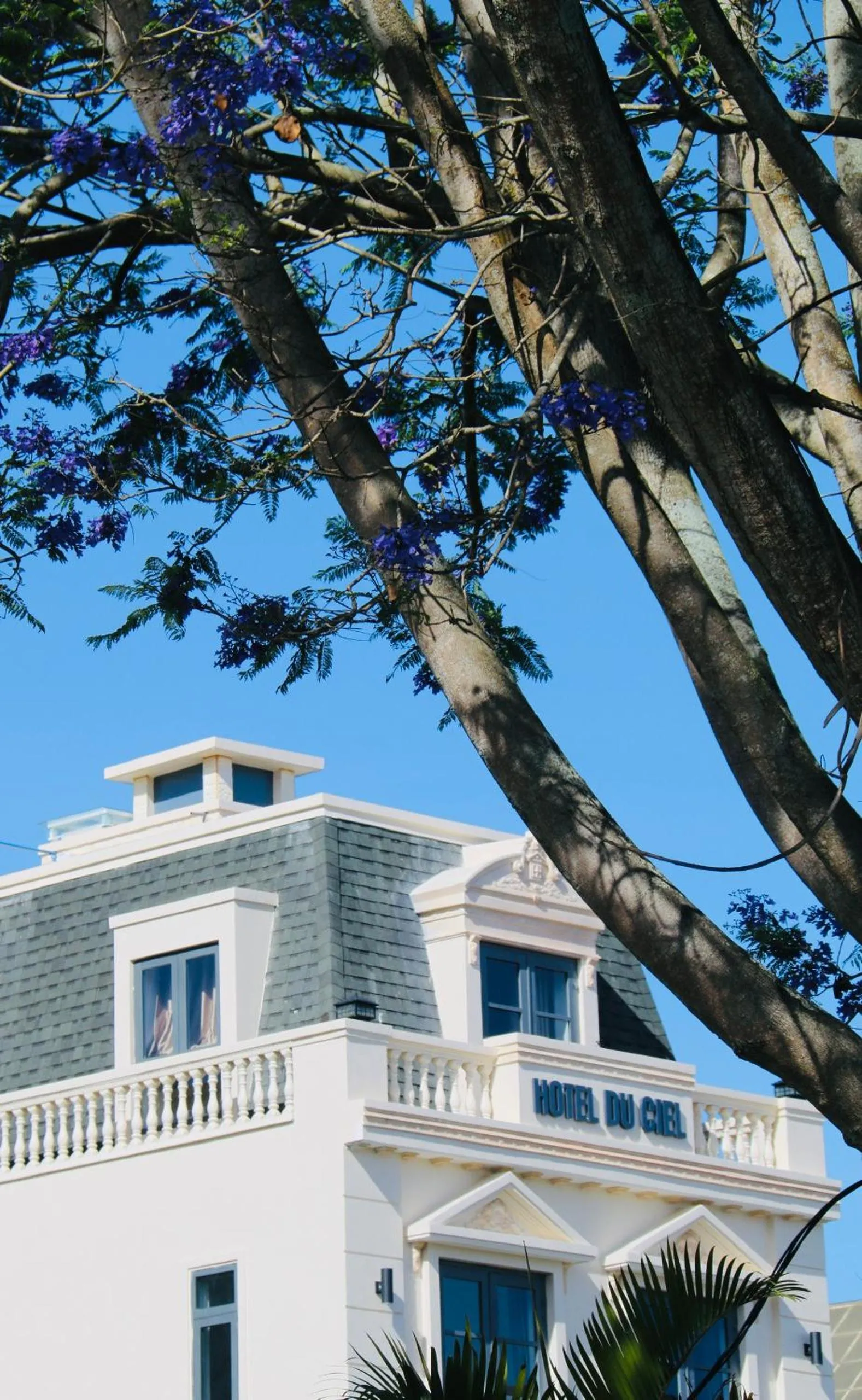 Property building in Hotel Du Ciel