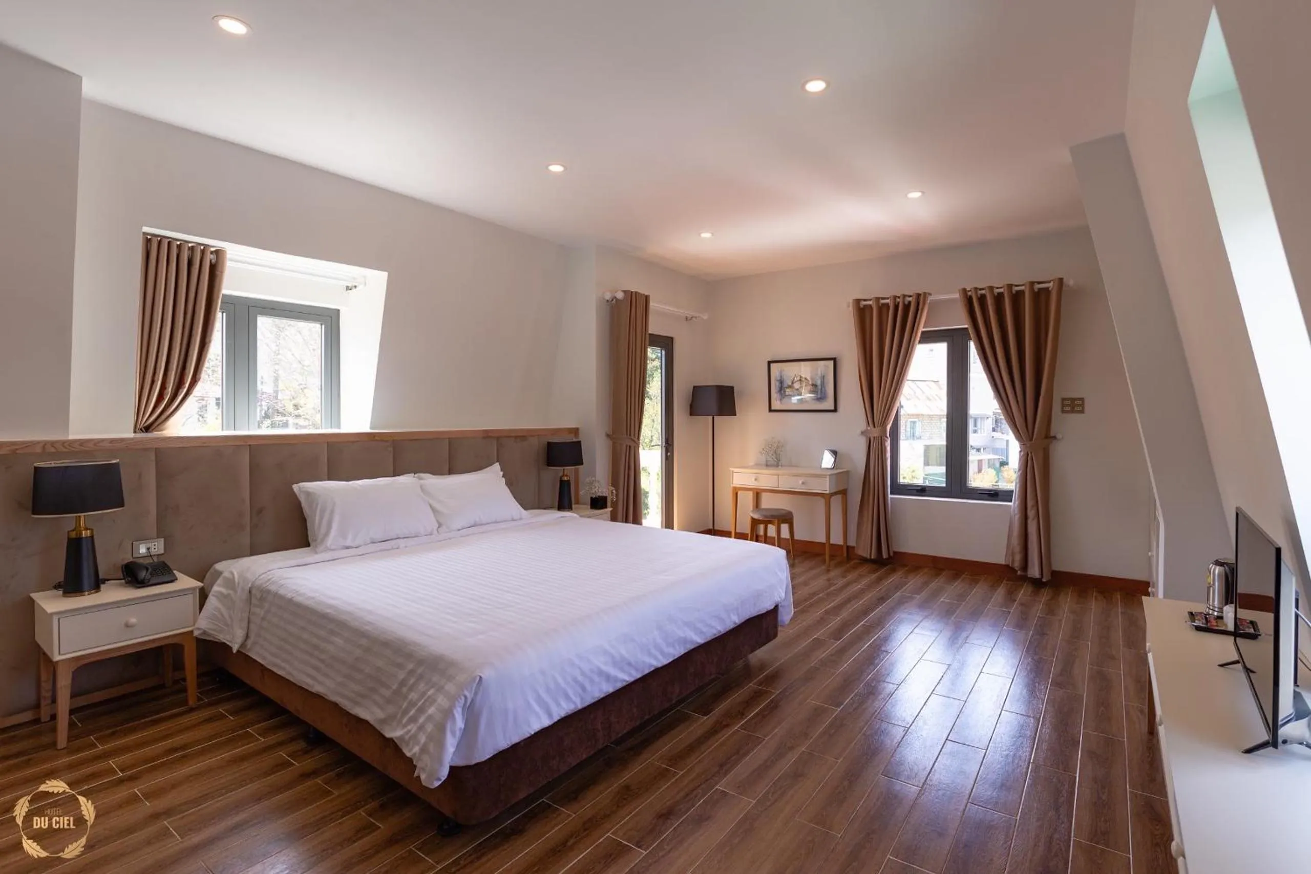 TV and multimedia, Bed in Hotel Du Ciel