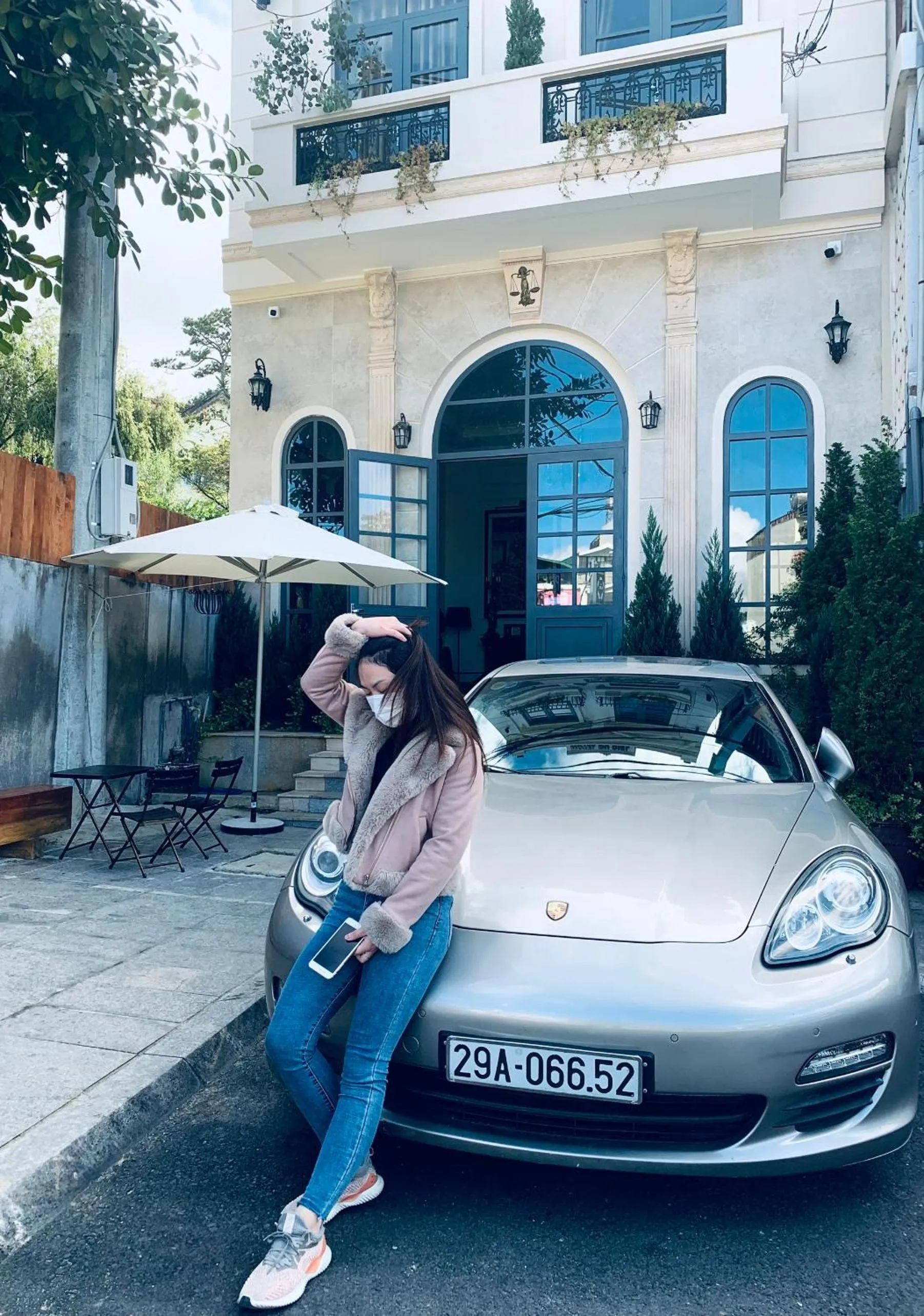 Parking in Hotel Du Ciel