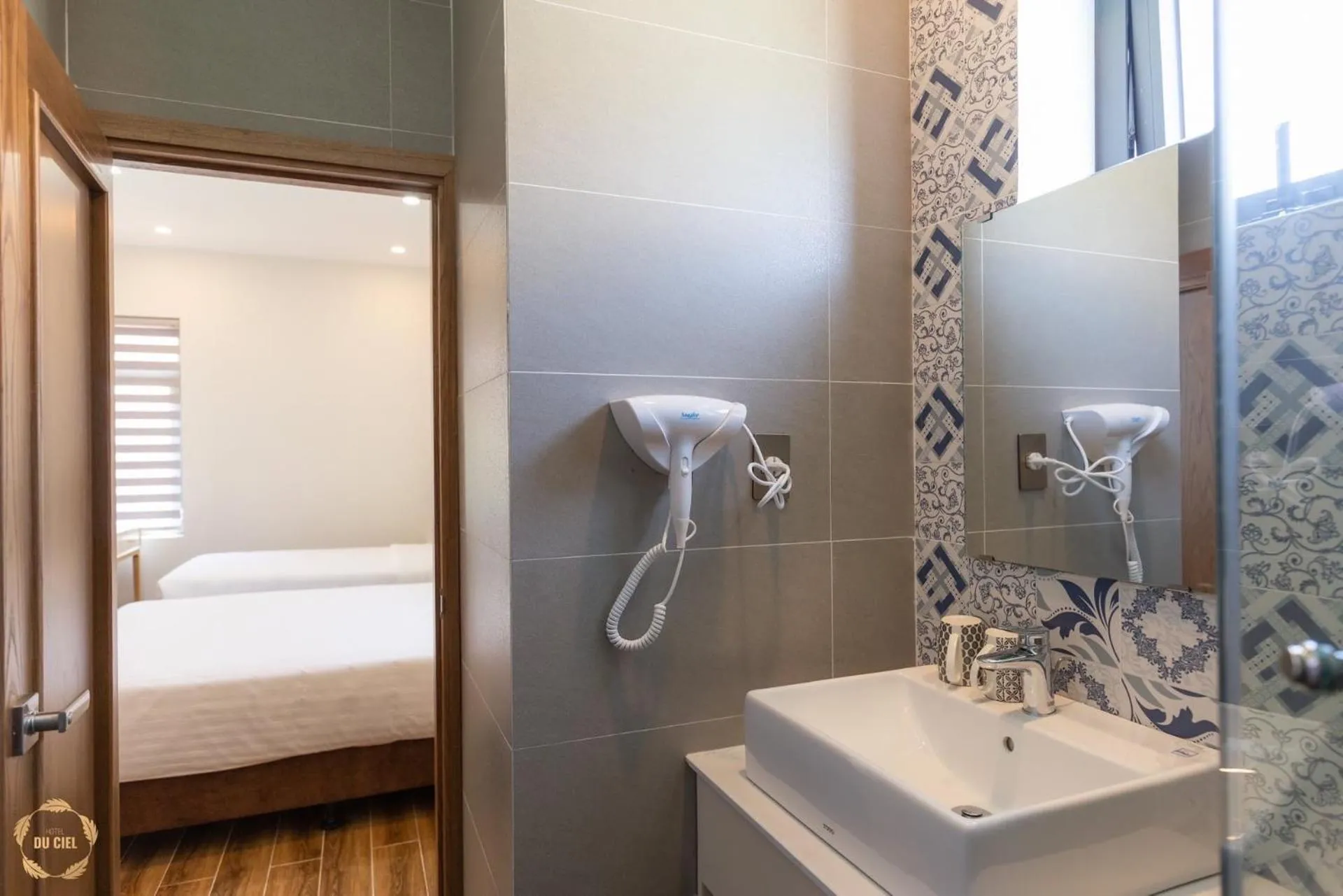 Shower, Bed in Hotel Du Ciel