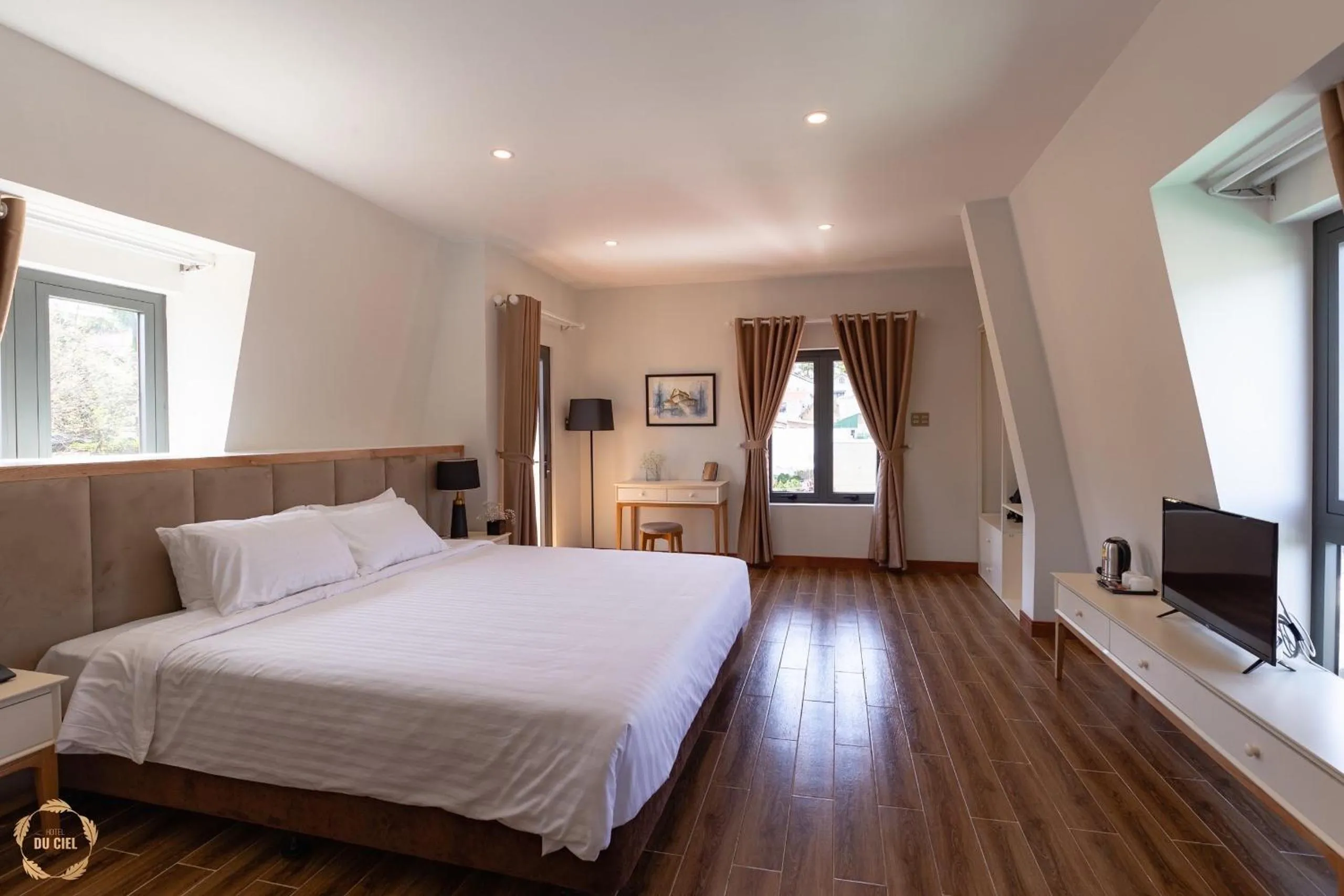 TV and multimedia, Bed in Hotel Du Ciel