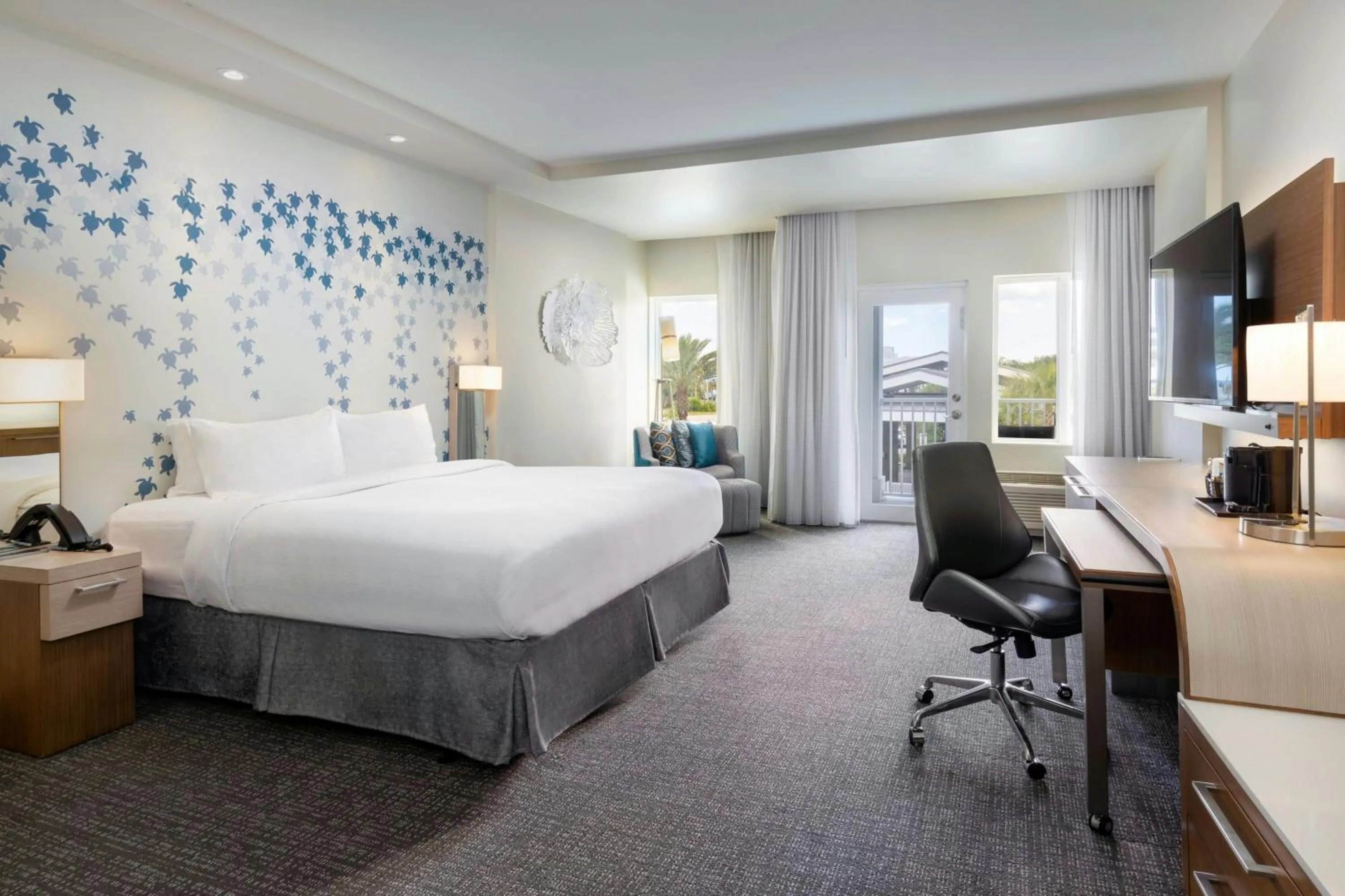 Photo of the whole room, Bed in Courtyard Amelia Island