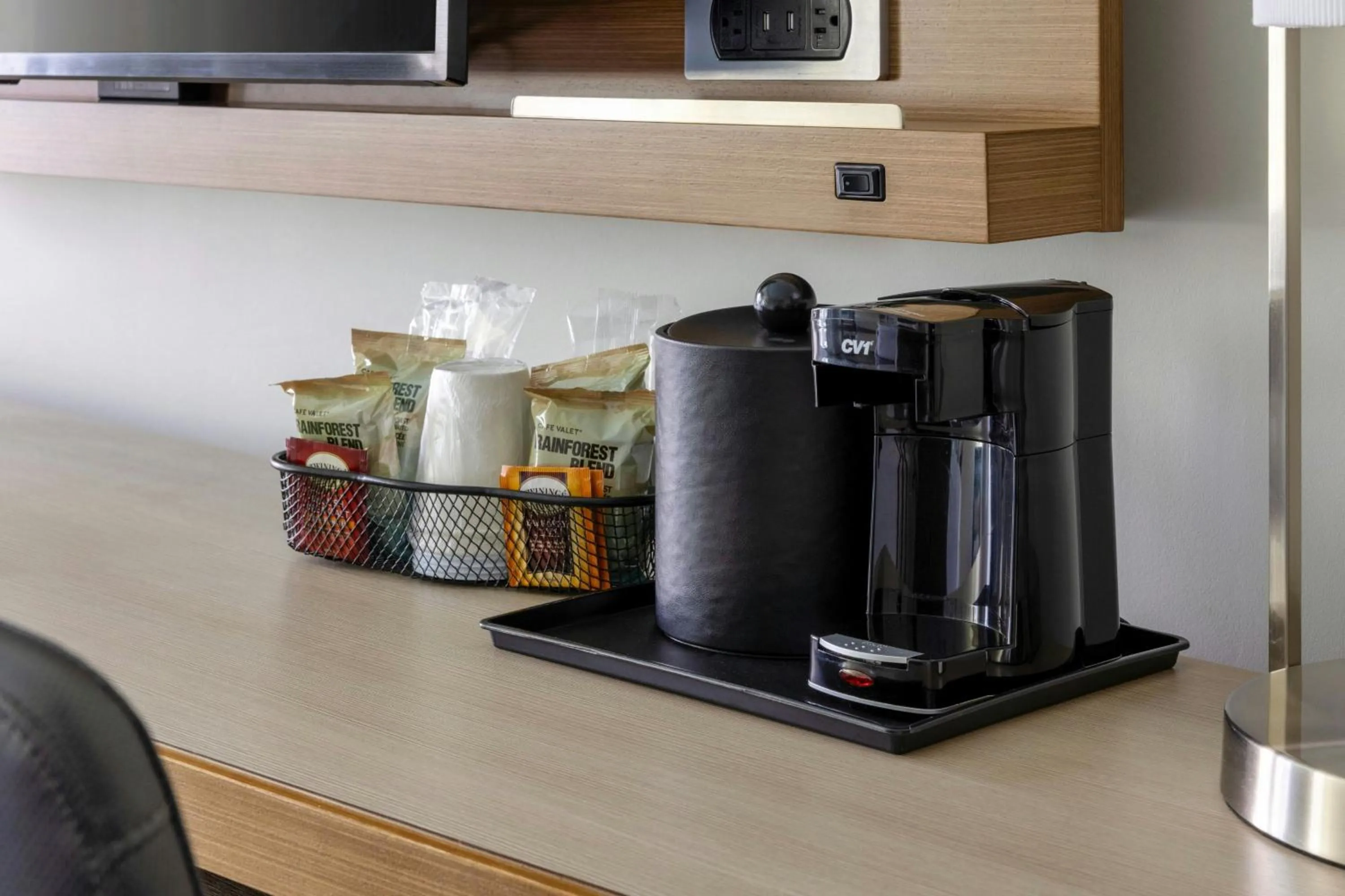 Photo of the whole room in Courtyard Amelia Island