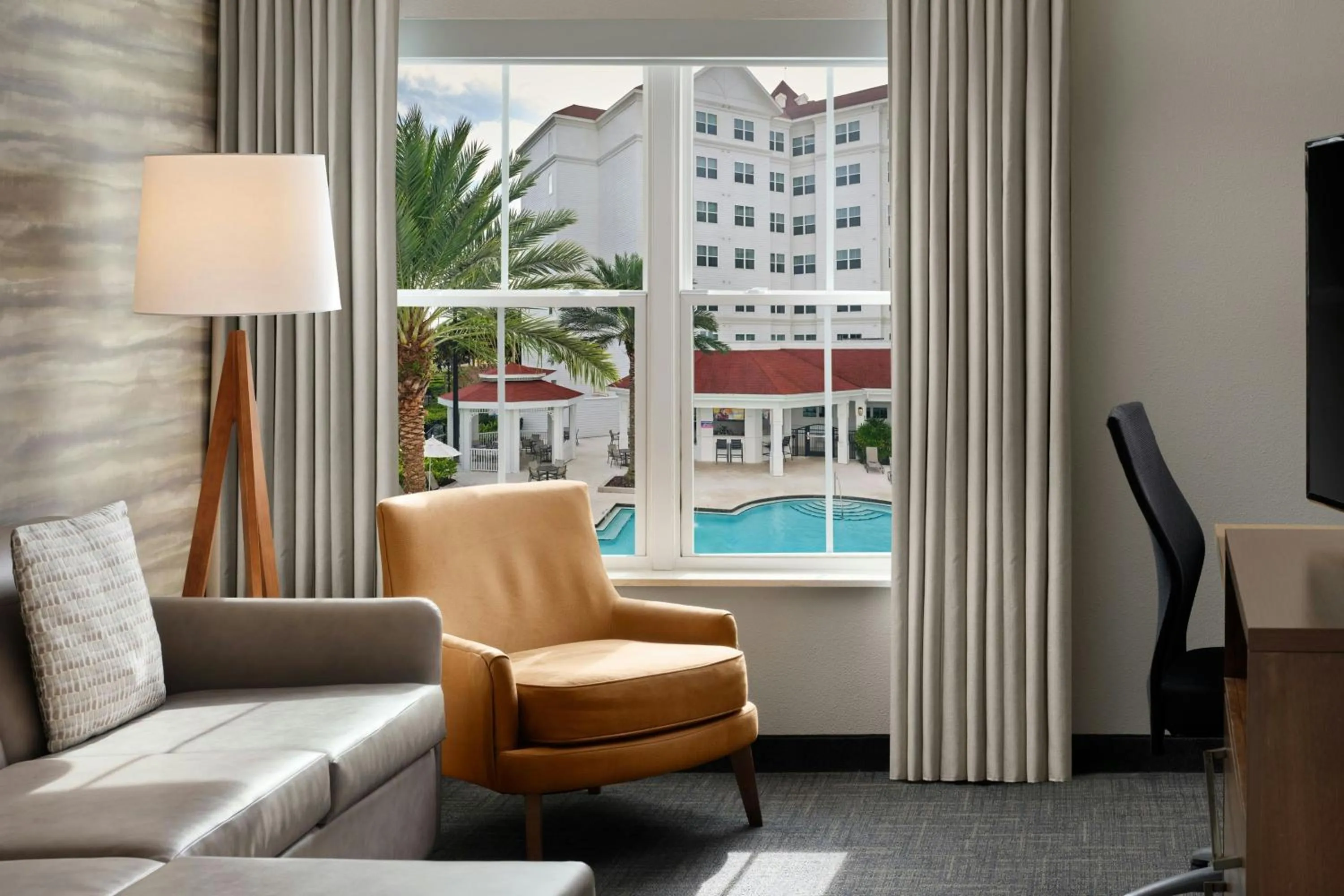 Swimming pool in Residence Inn by Marriott Orlando at FLAMINGO CROSSINGS Town Center