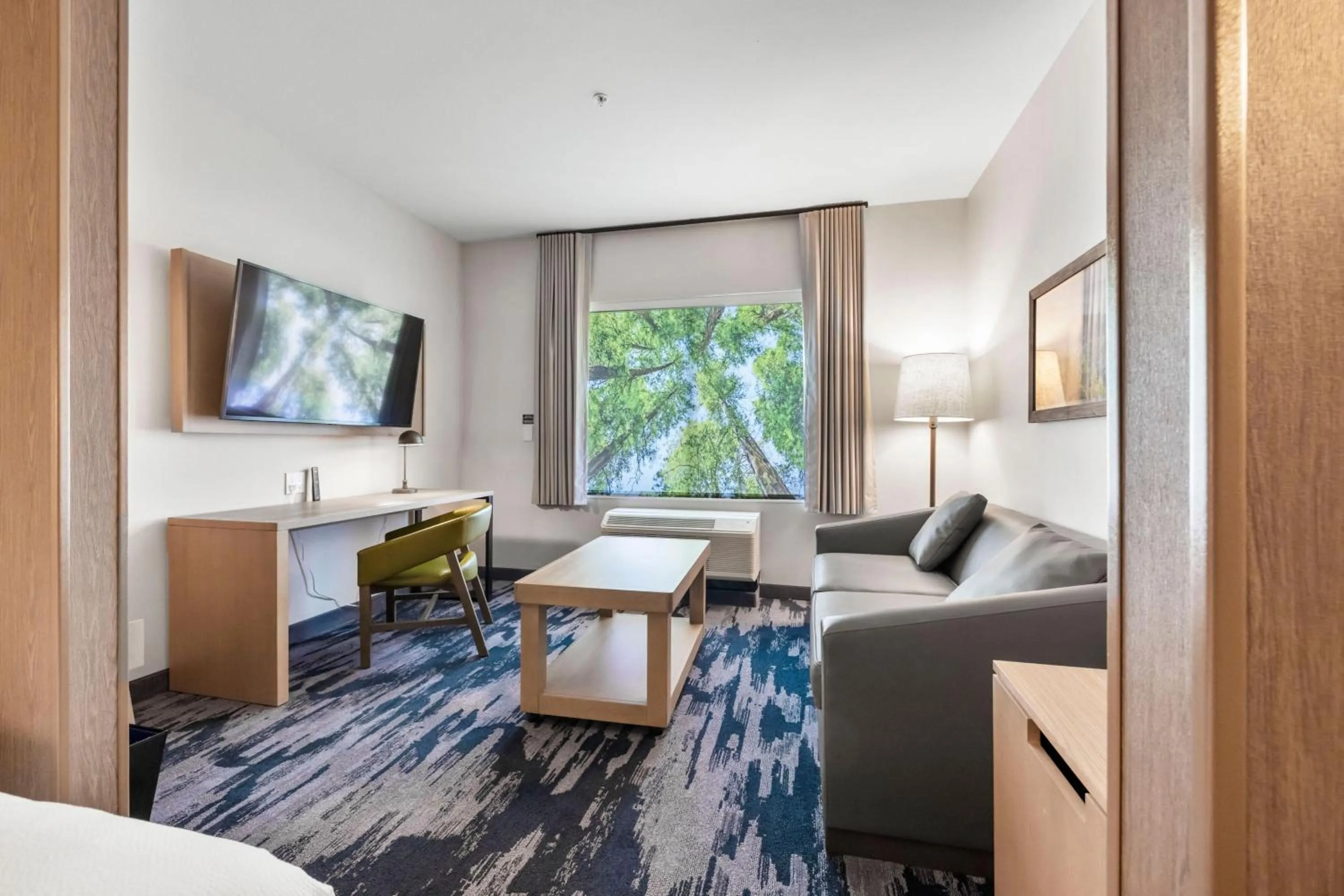 Photo of the whole room, Bed in Fairfield by Marriott Inn & Suites San Francisco Airport Oyster Point Area