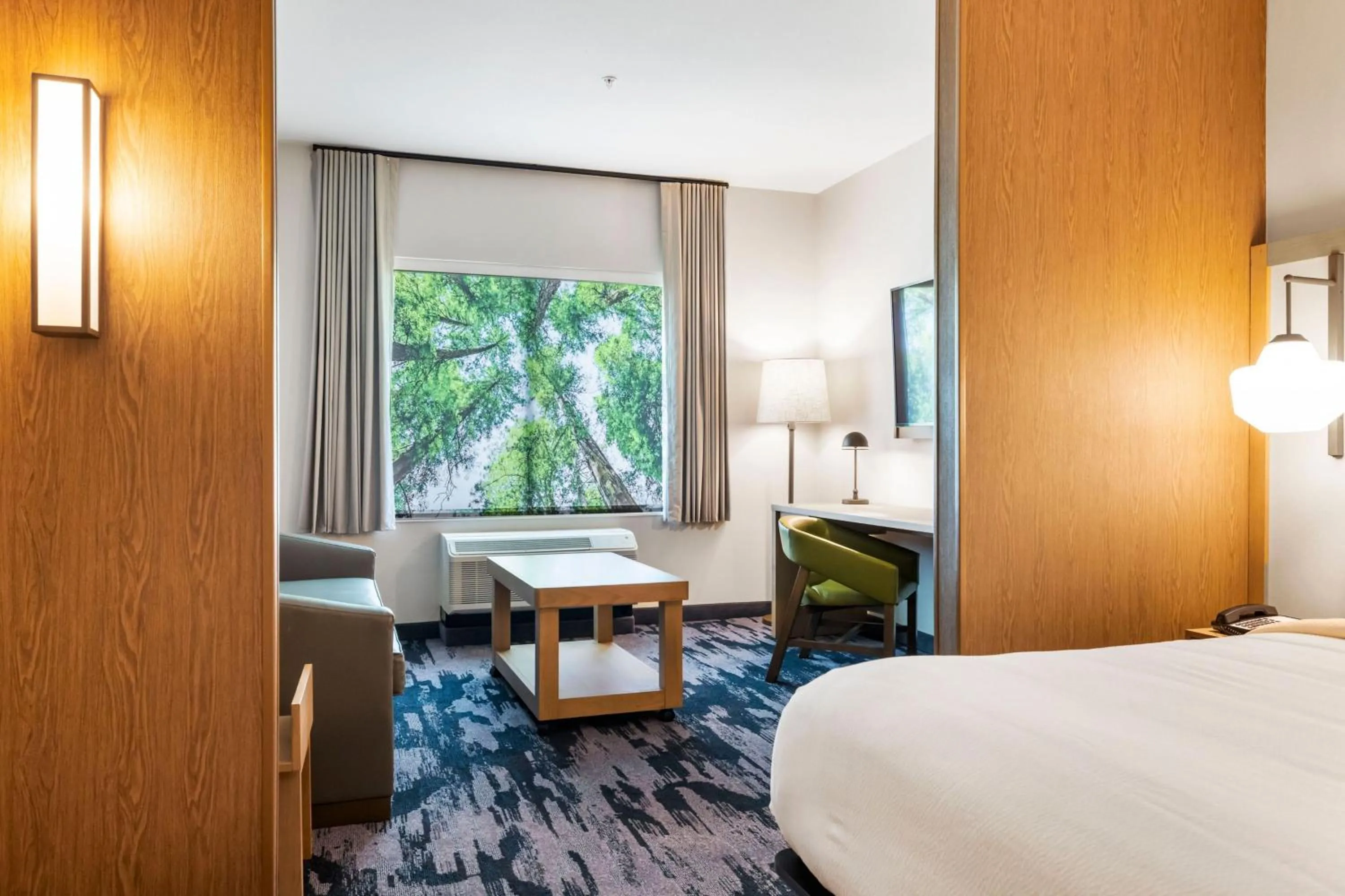 Photo of the whole room, Bed in Fairfield by Marriott Inn & Suites San Francisco Airport Oyster Point Area