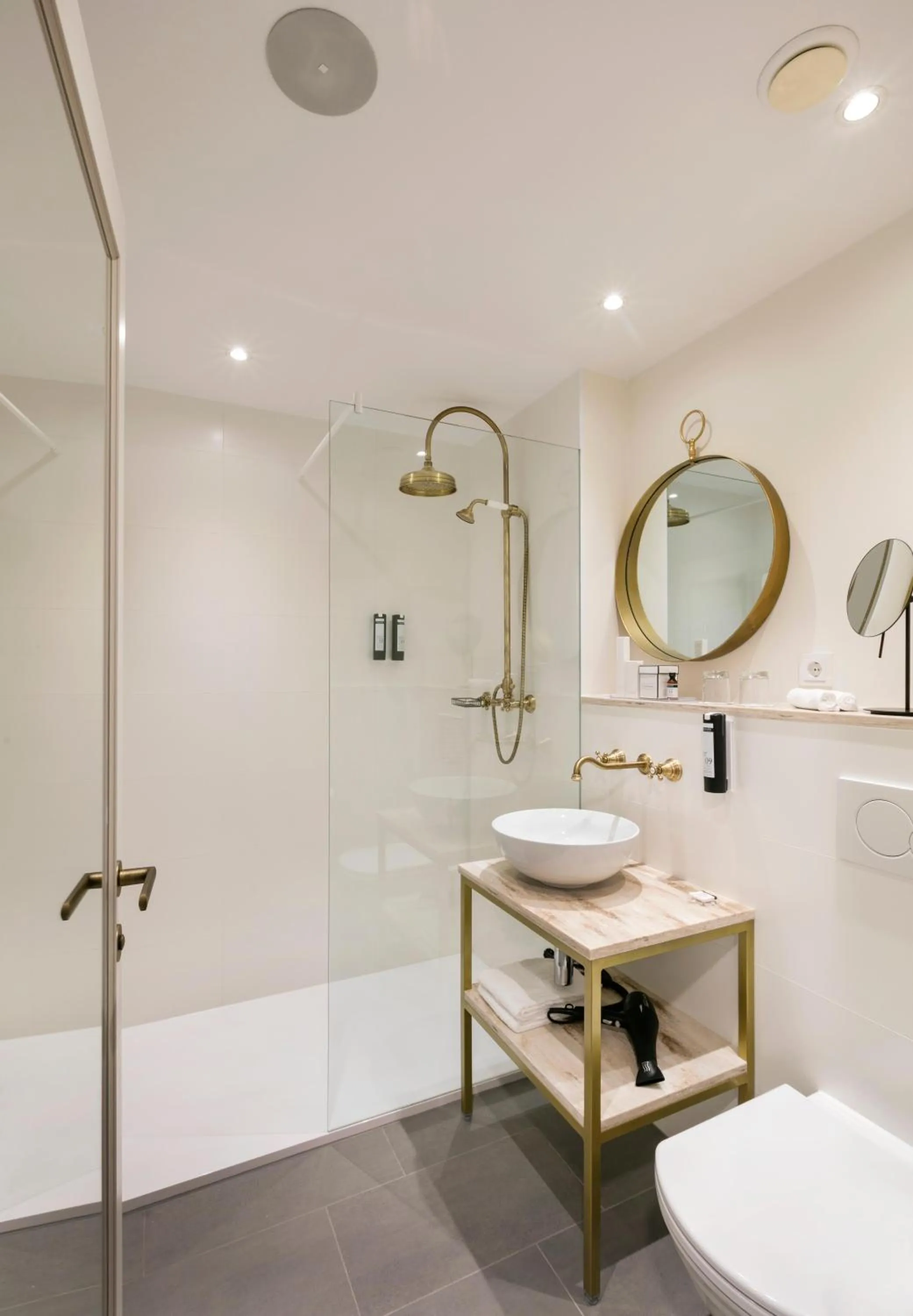 Shower in ARCOTEL Castellani Salzburg