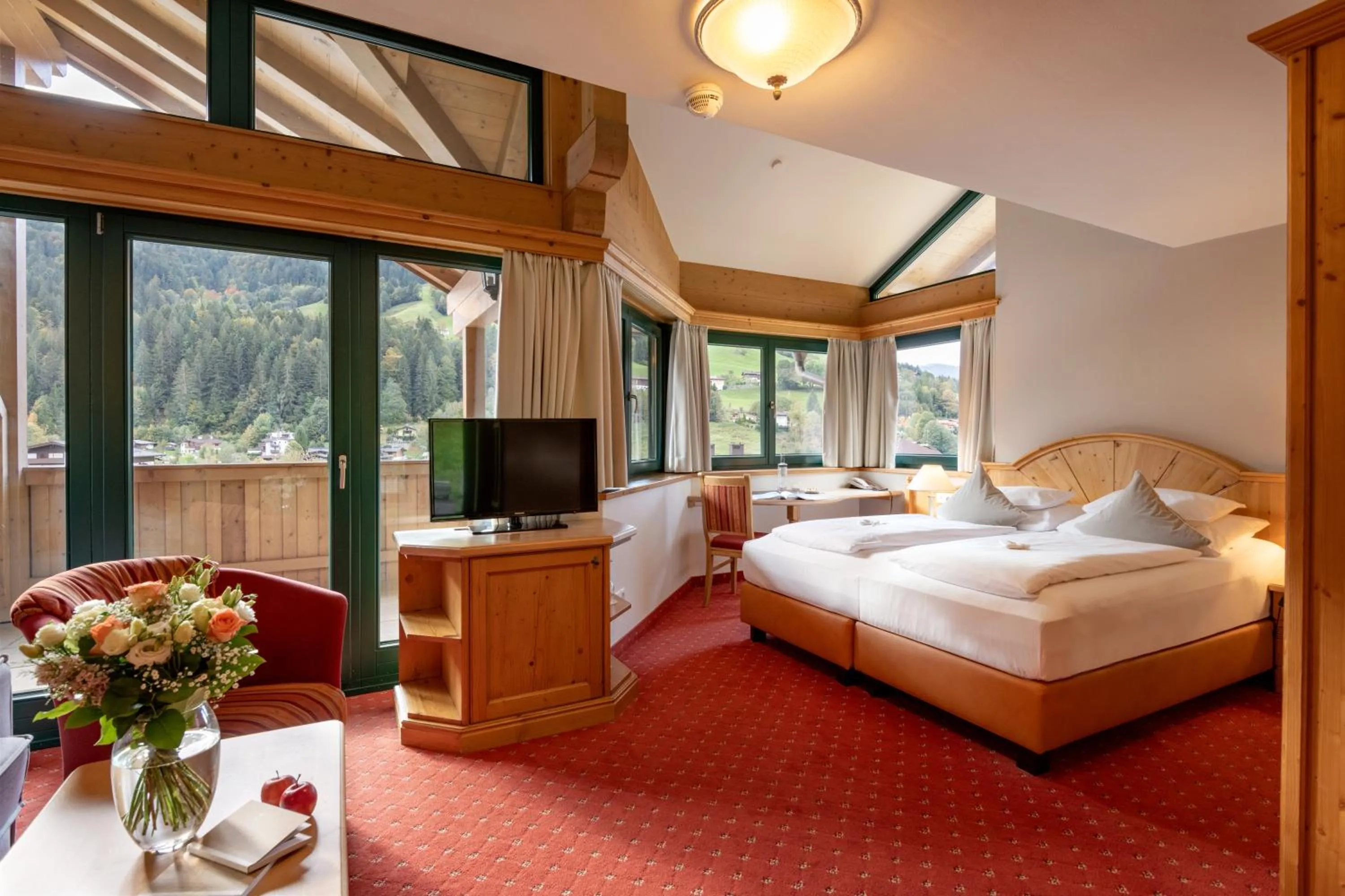 Photo of the whole room, Bed in Hotel Elisabeth, 4 Sterne Superior