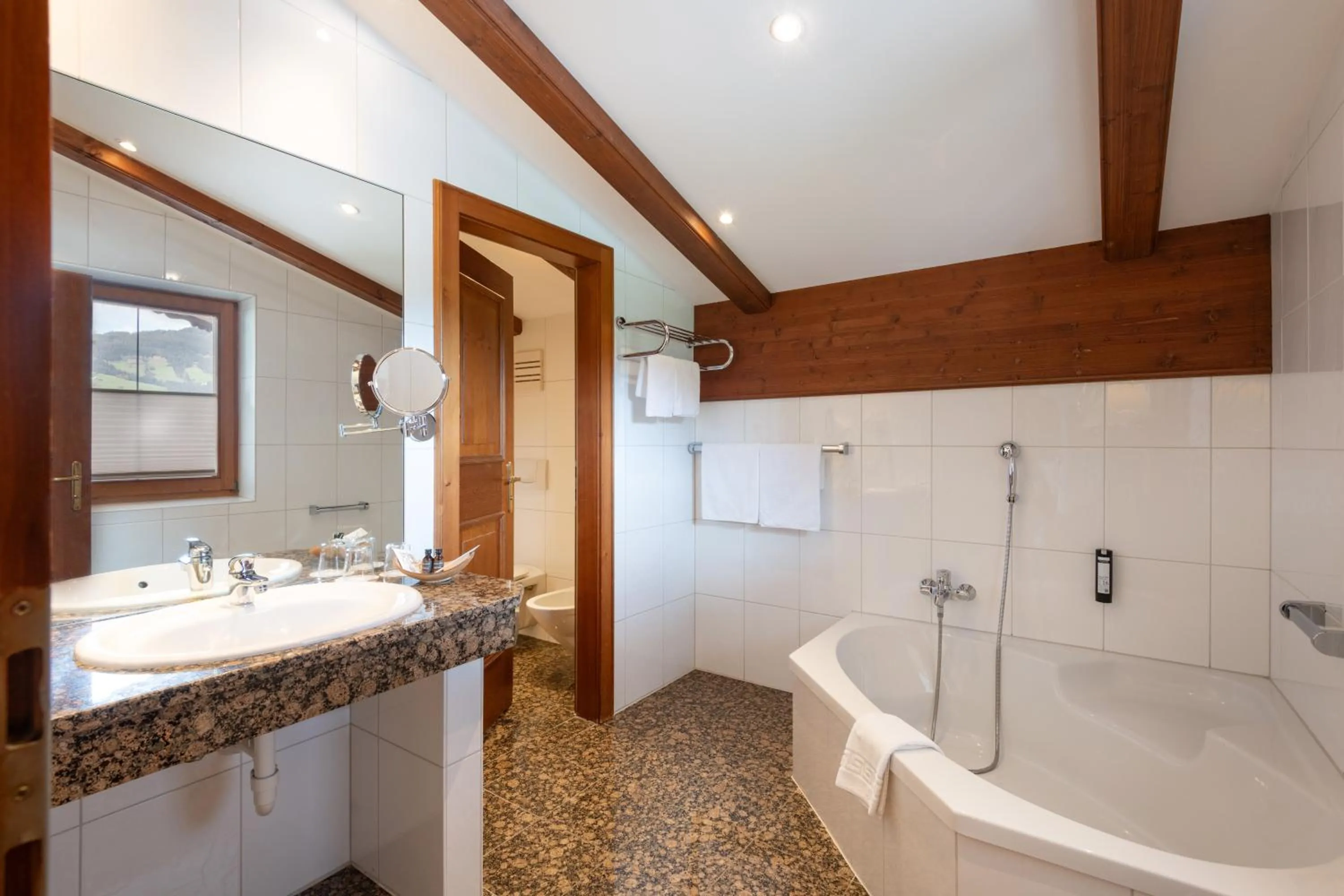 Bathroom in Hotel Elisabeth, 4 Sterne Superior