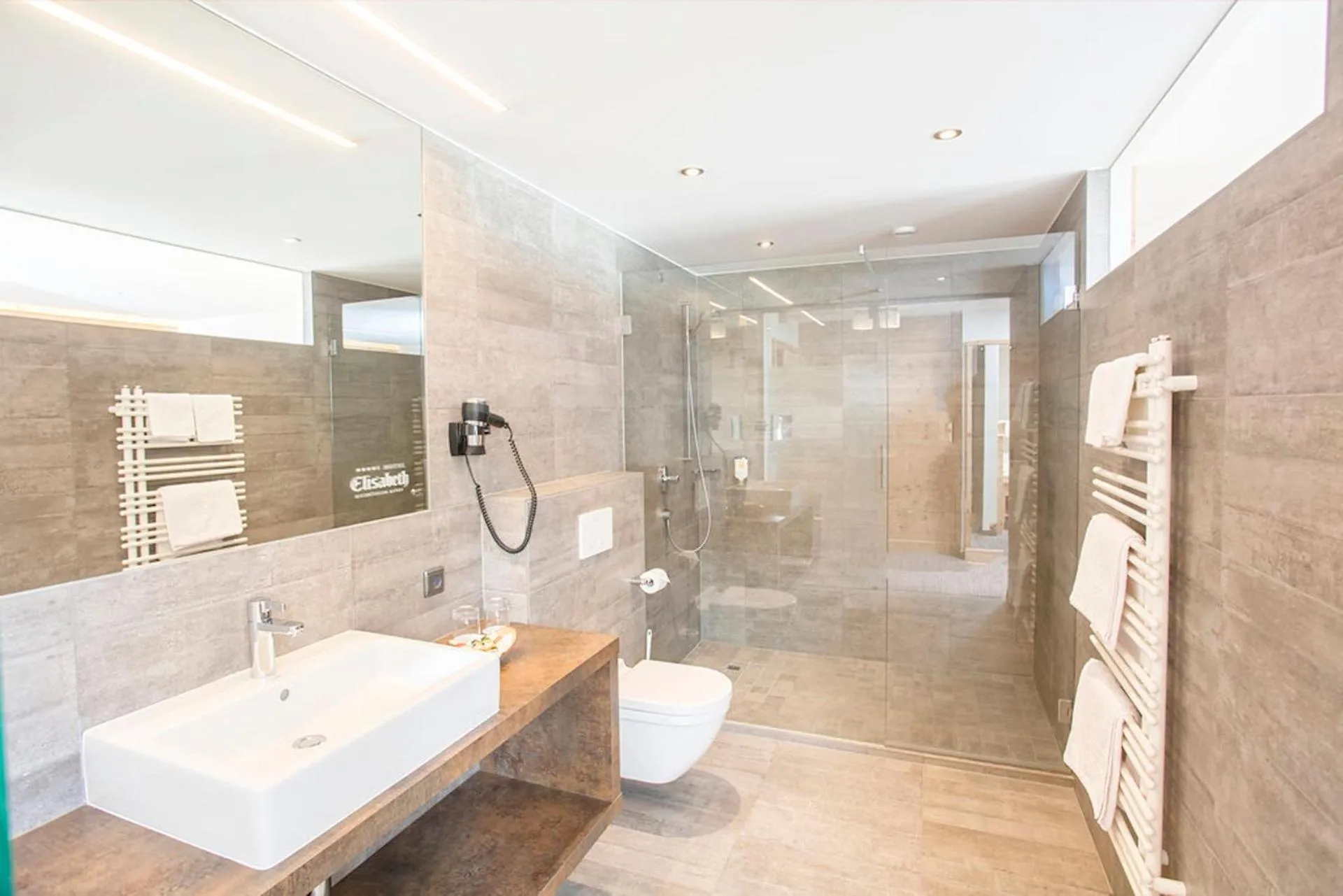 Bathroom in Hotel Elisabeth, 4 Sterne Superior