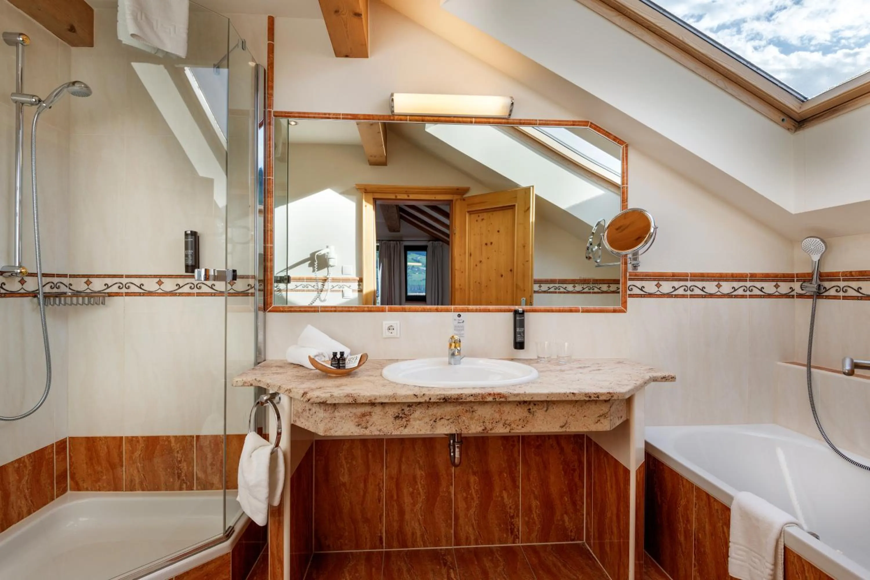 Bathroom in Hotel Elisabeth, 4 Sterne Superior