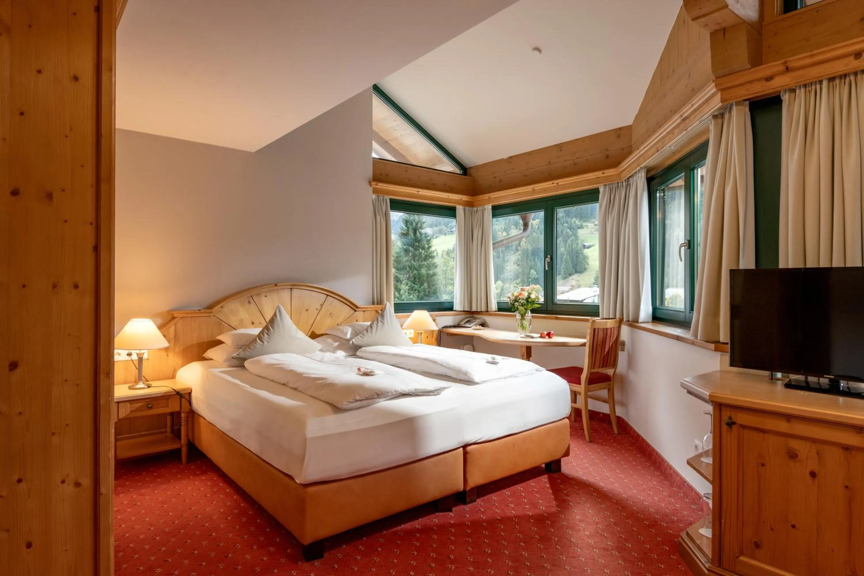 Photo of the whole room, Bed in Hotel Elisabeth, 4 Sterne Superior