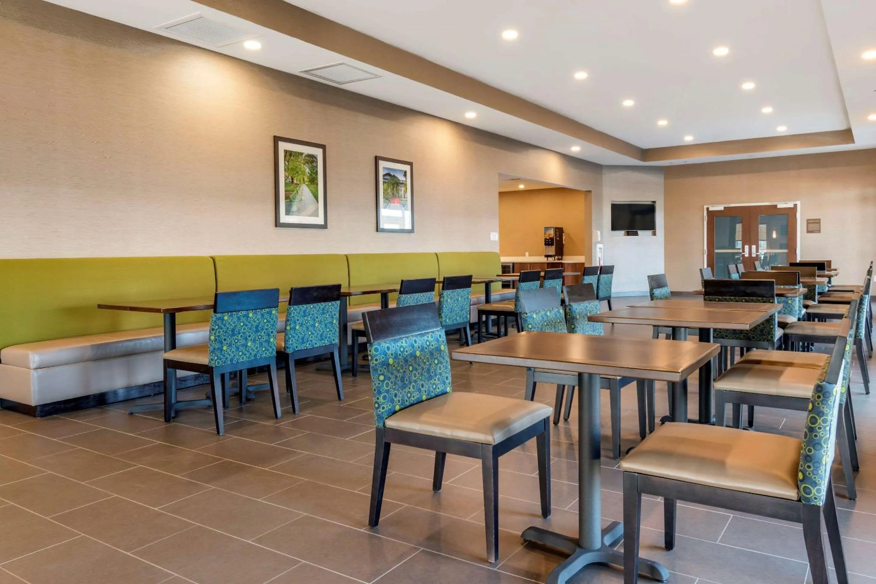 Restaurant/places to eat in Comfort Suites Camp Hill-Harrisburg West