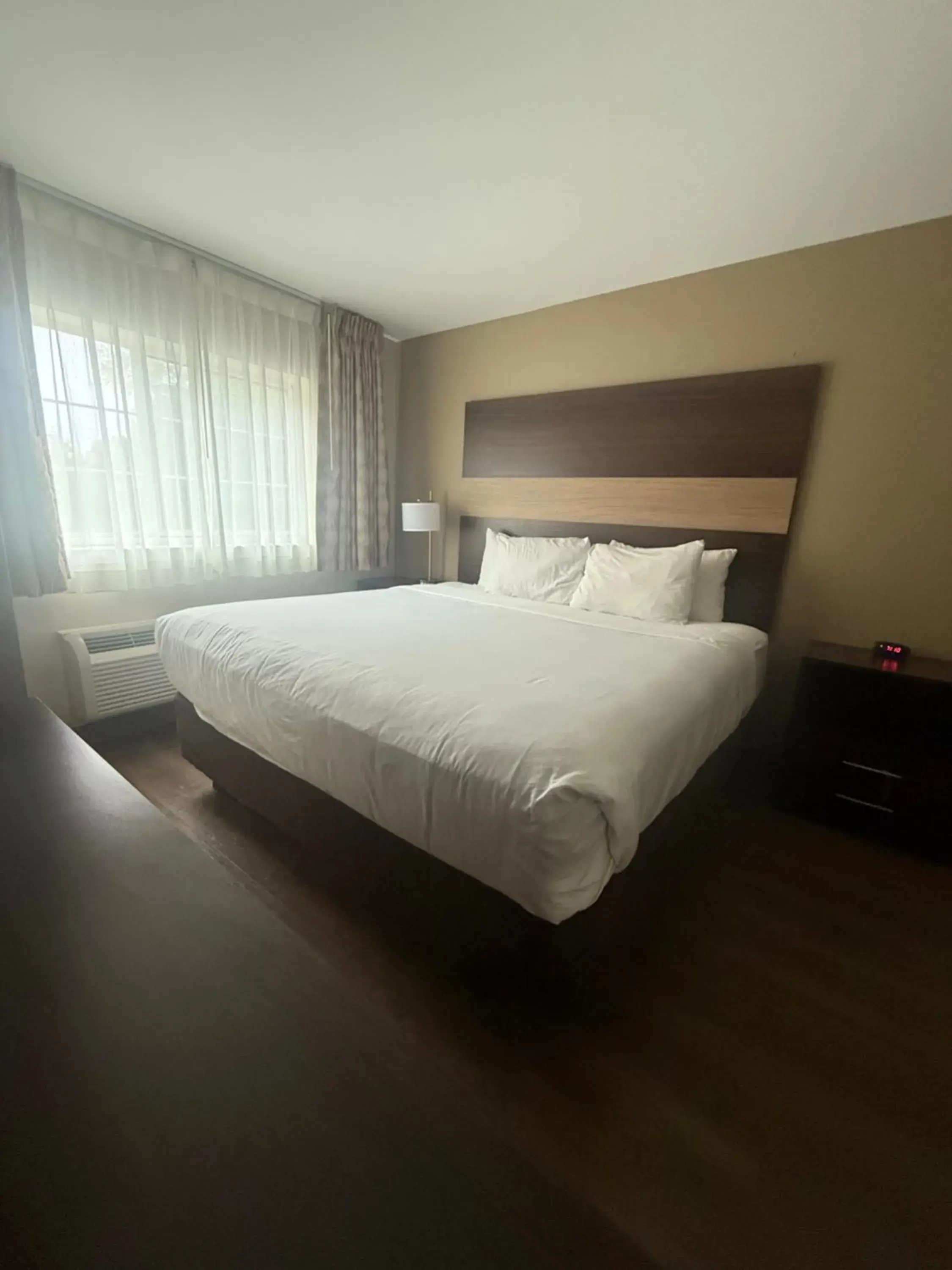 Bed in MainStay Suites Columbus near Fort Benning Bed in MainStay Suites Columbus near Fort Benning