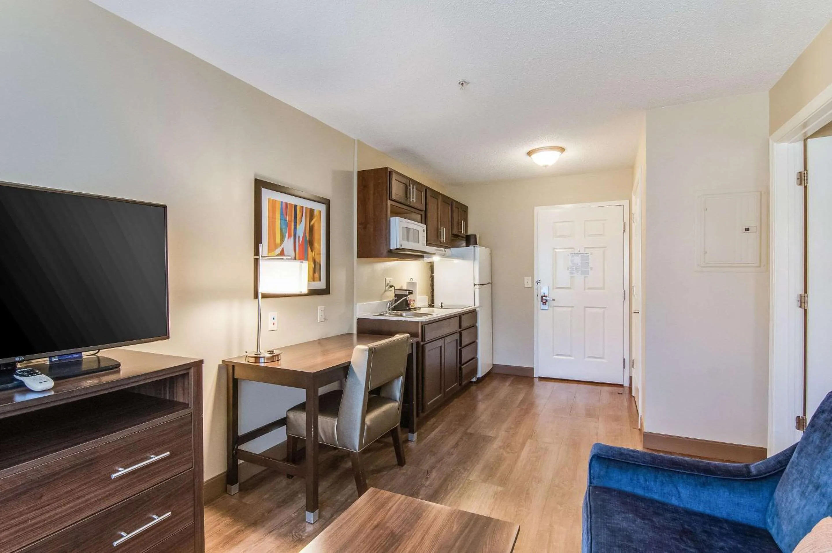 Photo of the whole room in MainStay Suites Columbus near Fort Benning