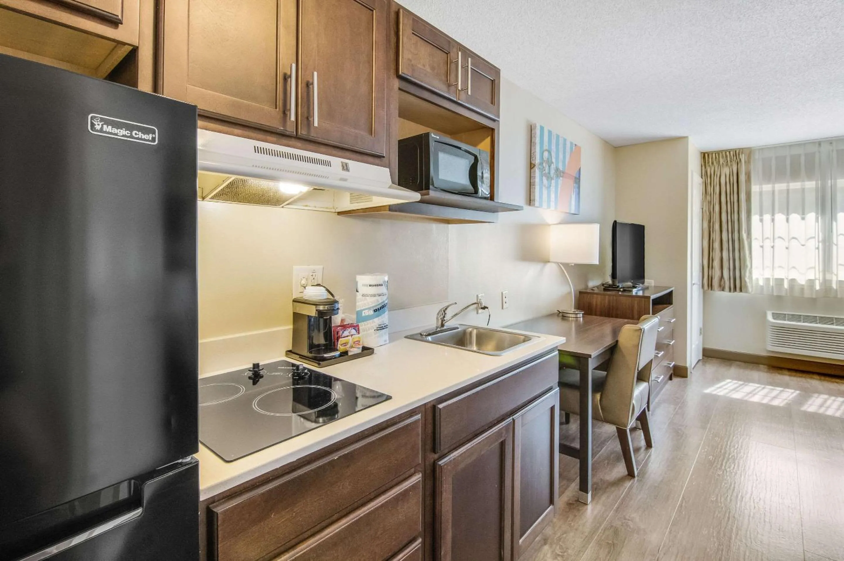 Coffee/tea facilities in MainStay Suites Columbus near Fort Benning