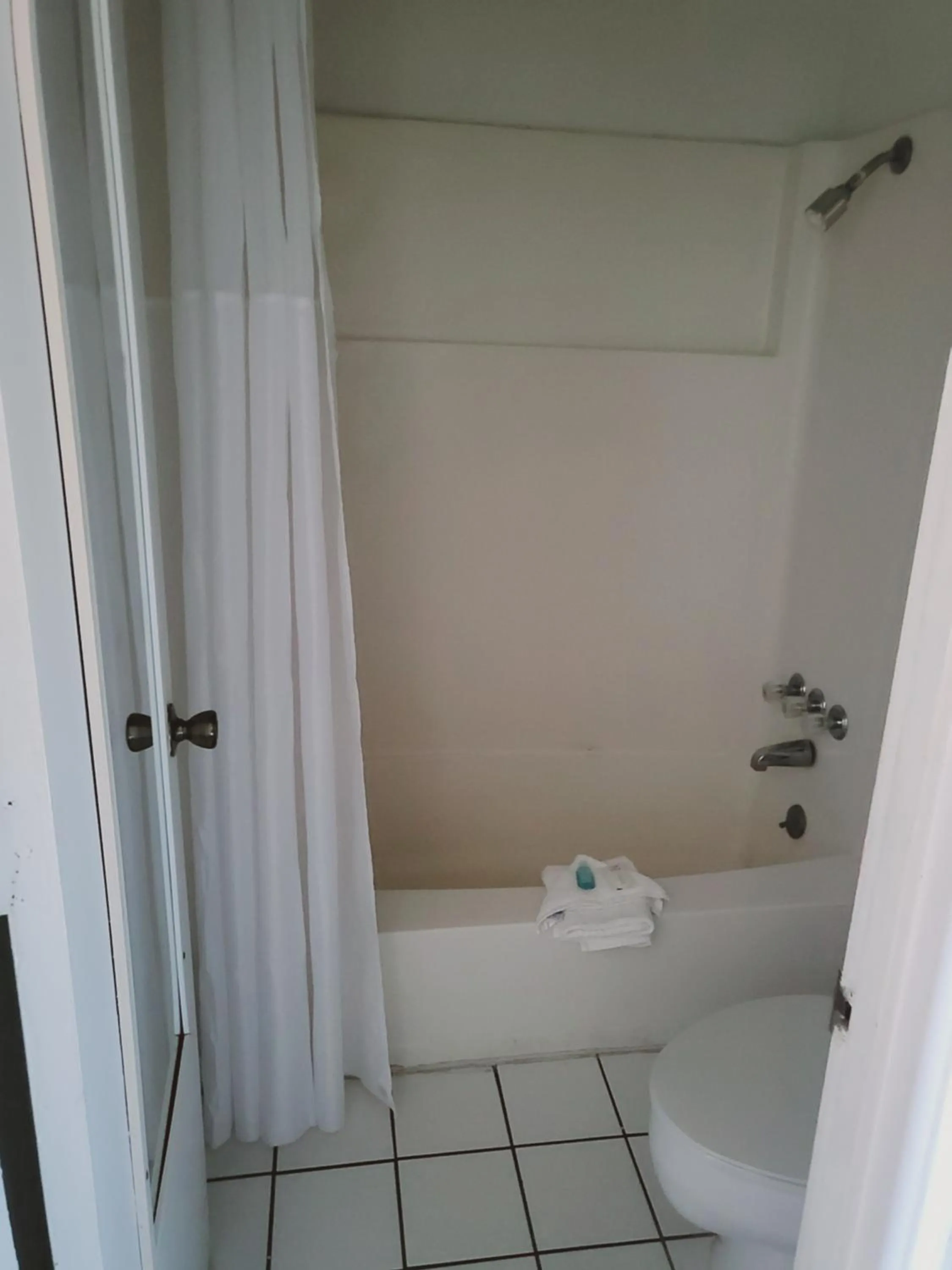 Bathroom in Suburban Studios Brazil