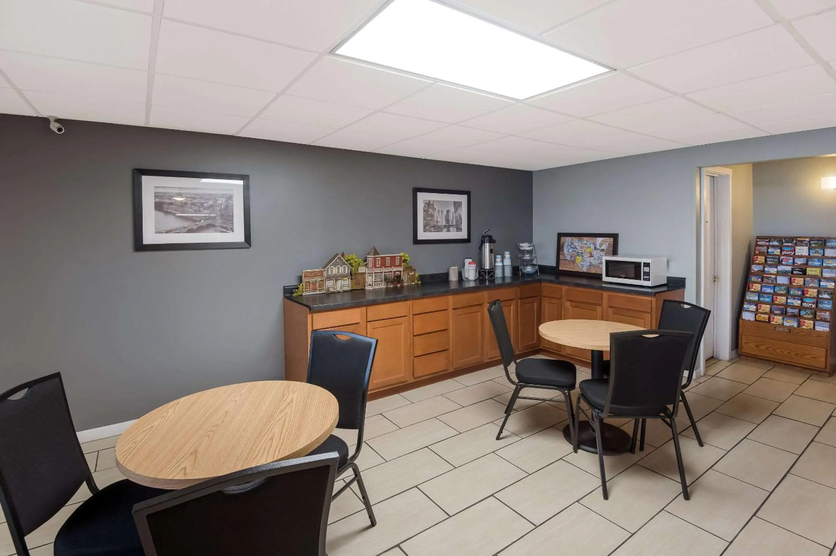 Breakfast in Suburban Studios Brazil