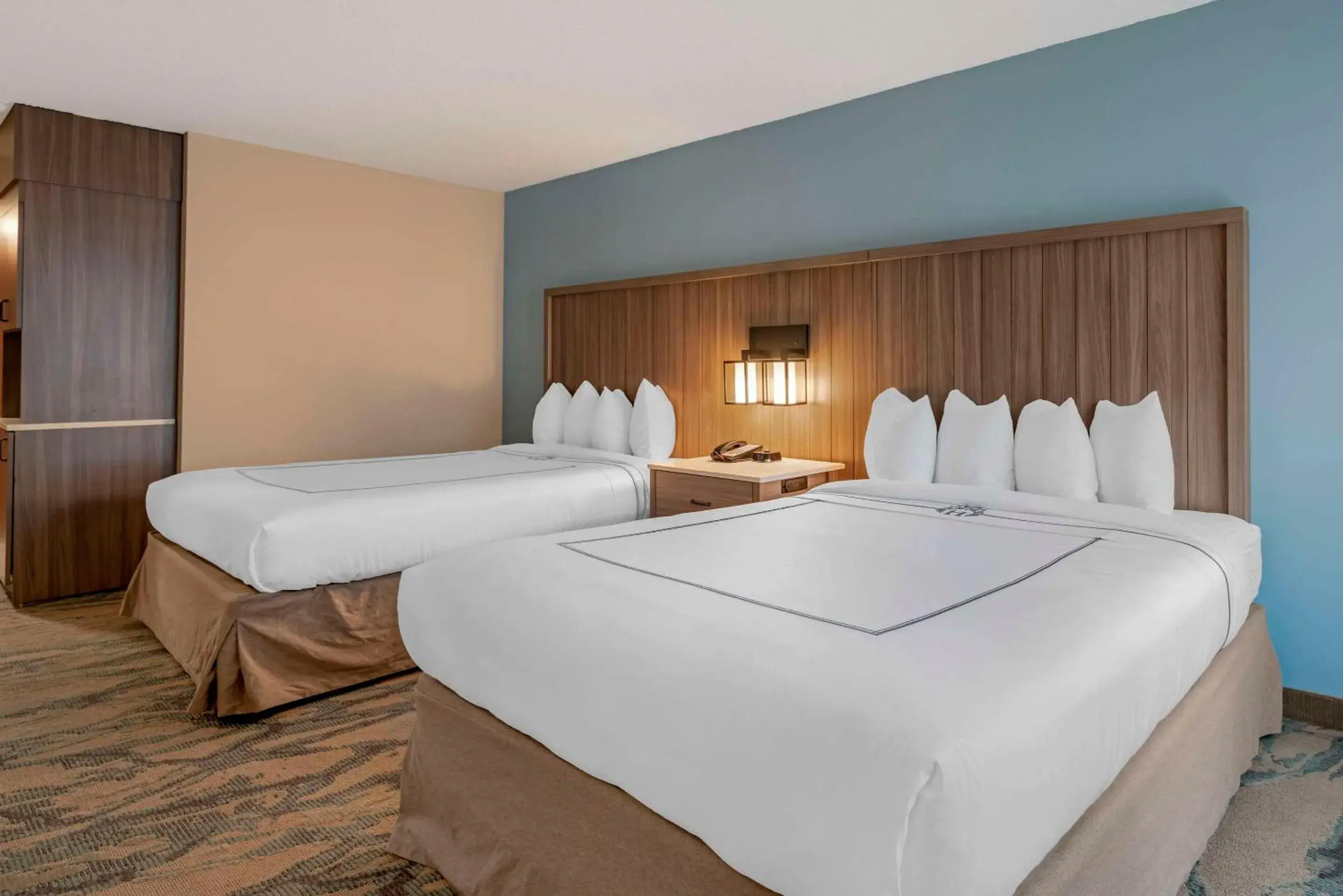 Bedroom, Bed in Heidel House Hotel and Conference Center, an Ascend Collection Hotel Bedroom, Bed in Heidel House Hotel and Conference Center, an Ascend Collection Hotel