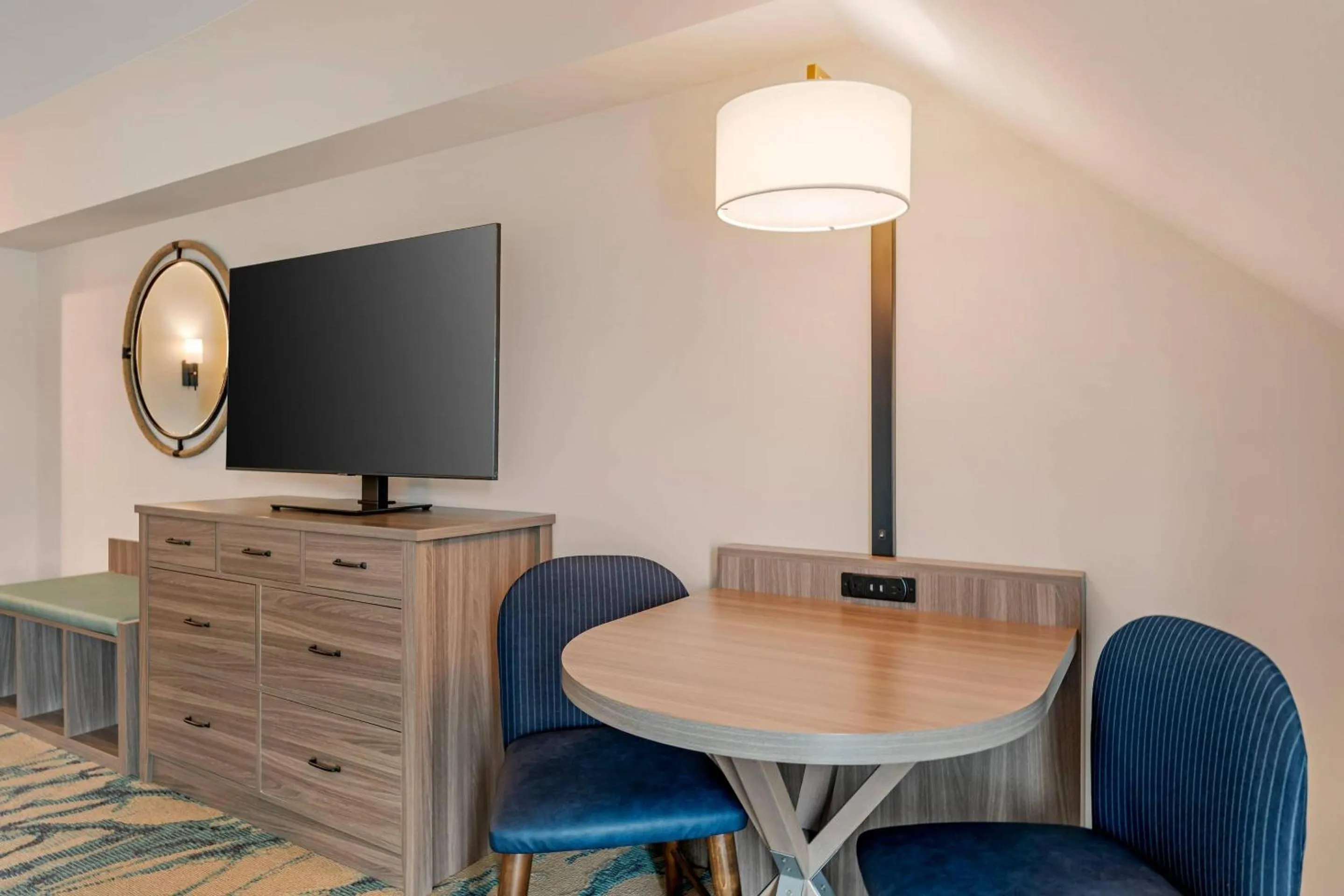 Bedroom in Heidel House Hotel and Conference Center, an Ascend Collection Hotel