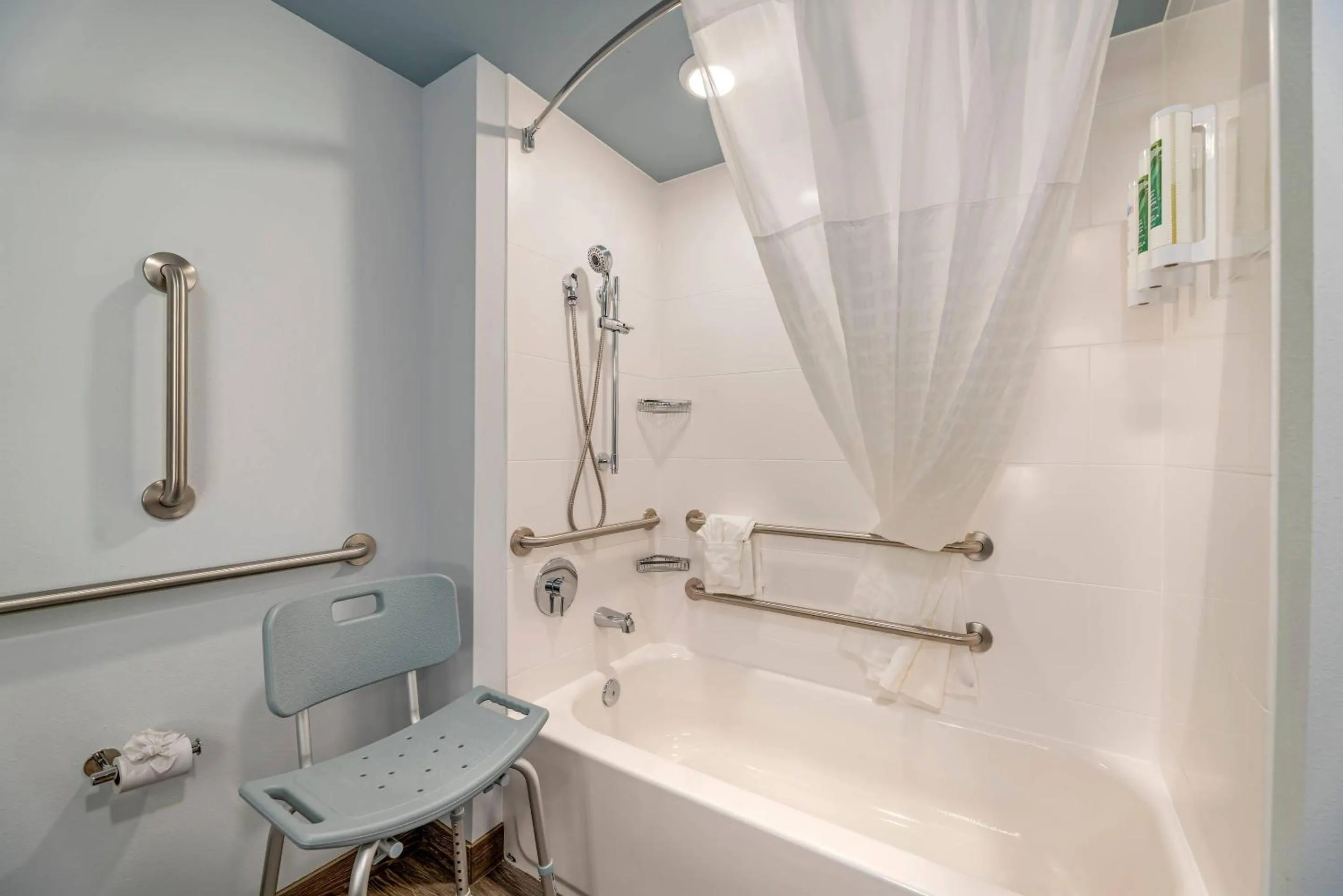 Bedroom in Heidel House Hotel and Conference Center, an Ascend Collection Hotel