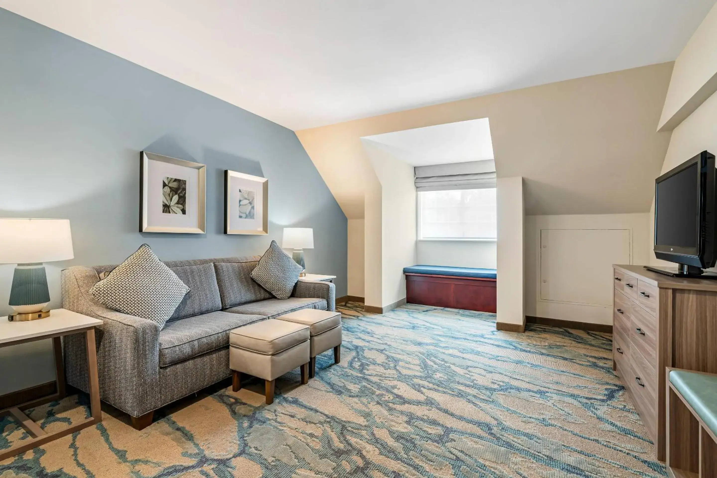 Bedroom in Heidel House Hotel and Conference Center, an Ascend Collection Hotel Bedroom in Heidel House Hotel and Conference Center, an Ascend Collection Hotel