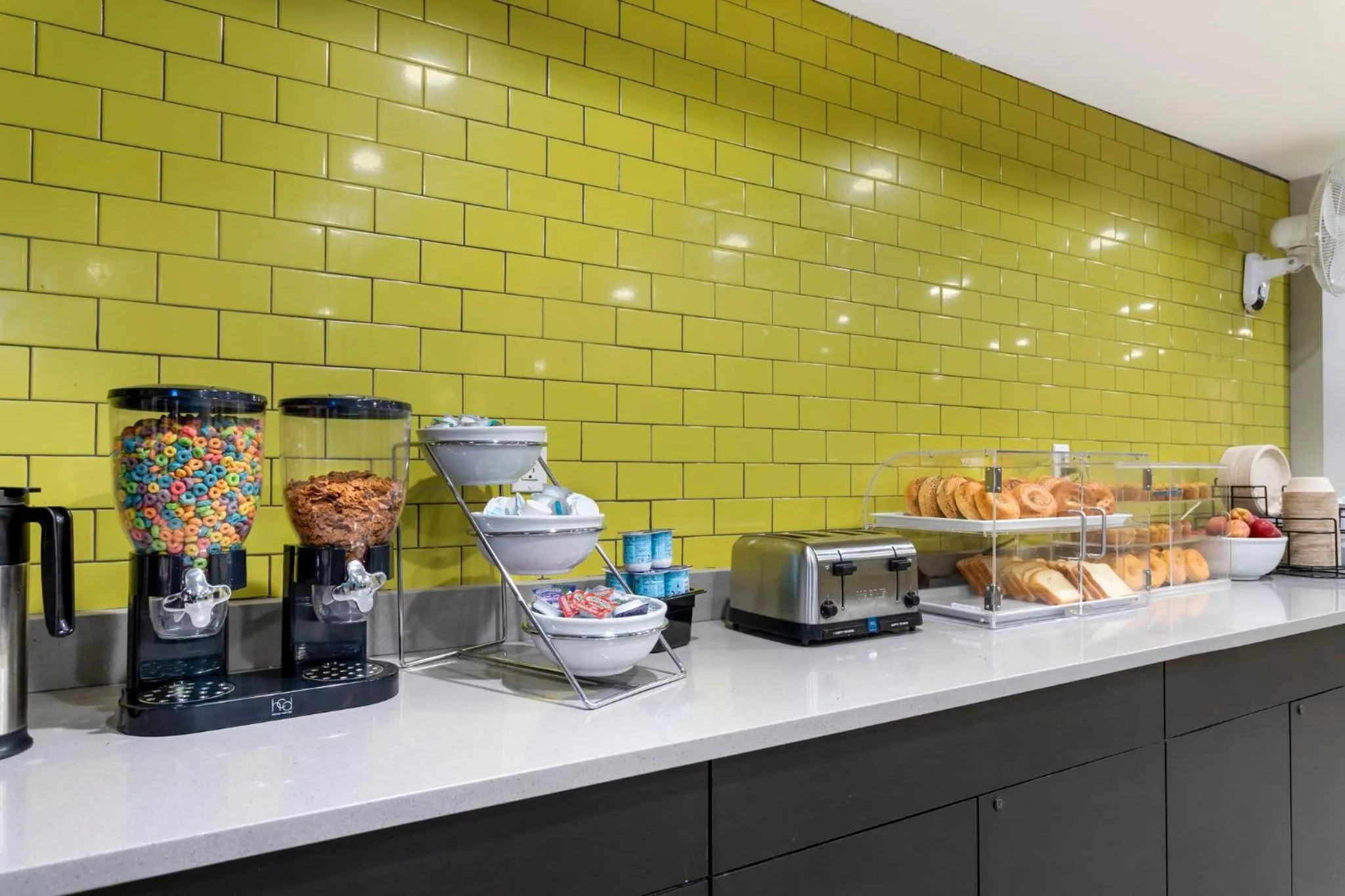 Breakfast in Red Roof PLUS Brooklyn - Flatbush Ave