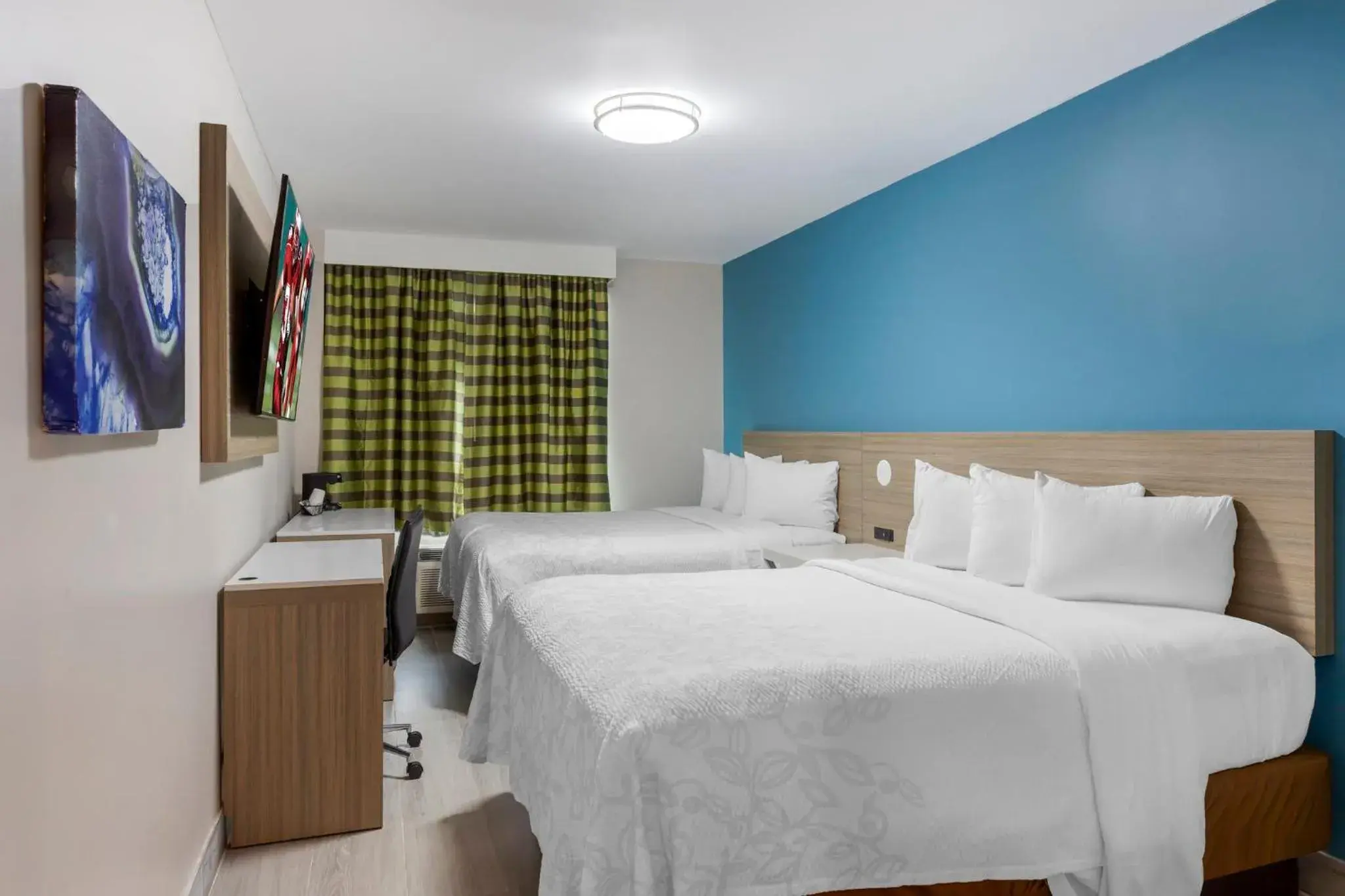 Photo of the whole room, Bed in Red Roof PLUS Brooklyn - Flatbush Ave Photo of the whole room, Bed in Red Roof PLUS Brooklyn - Flatbush Ave