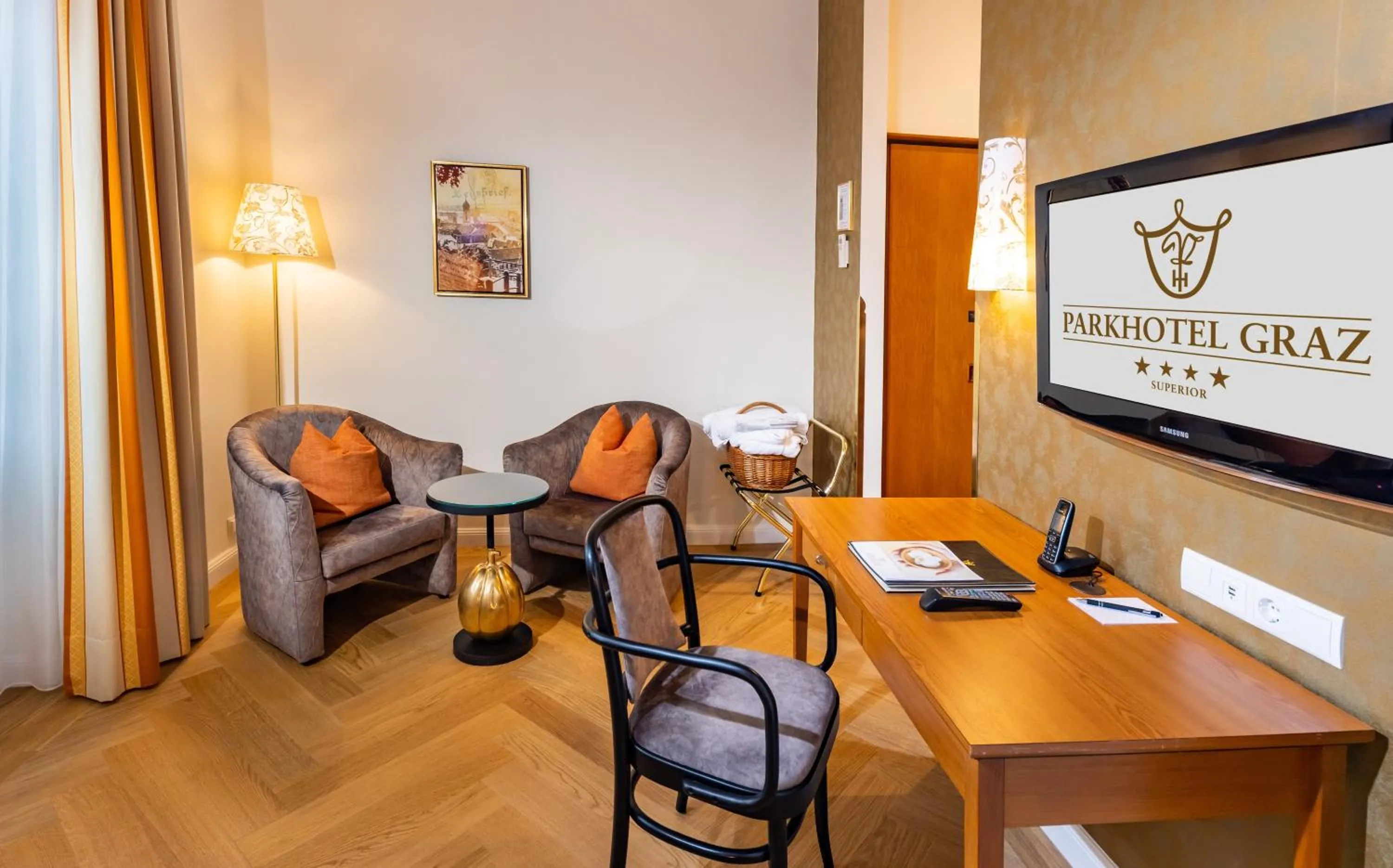 Living room in Parkhotel Graz - Traditional Luxury