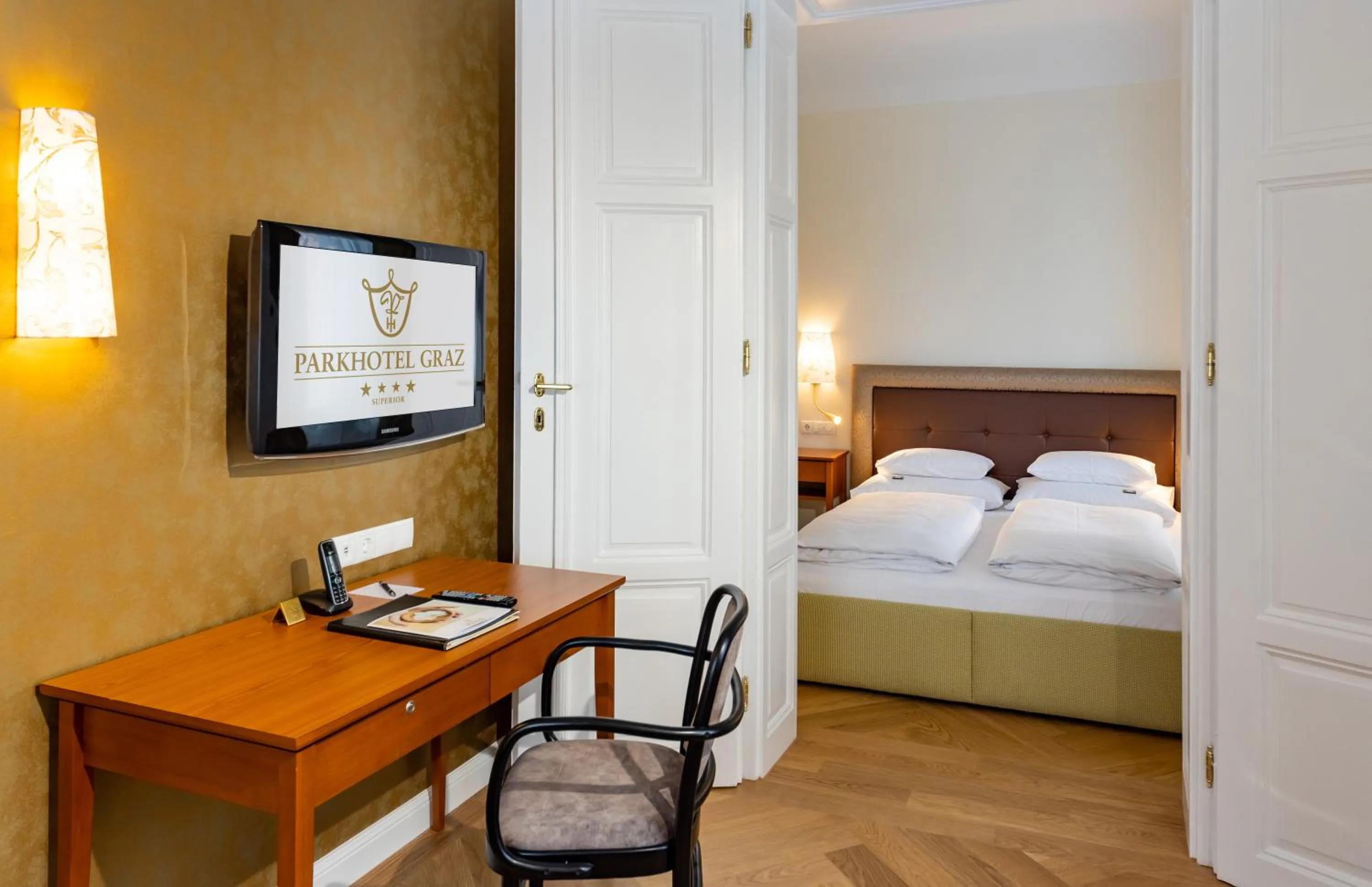 Bedroom, Bed in Parkhotel Graz - Traditional Luxury