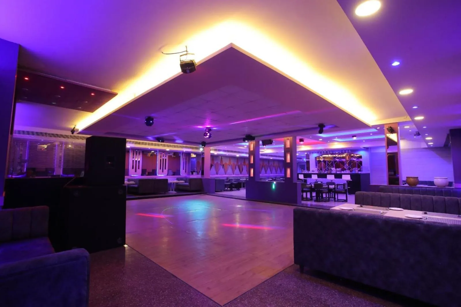 Restaurant/places to eat in Hotel Adityaz