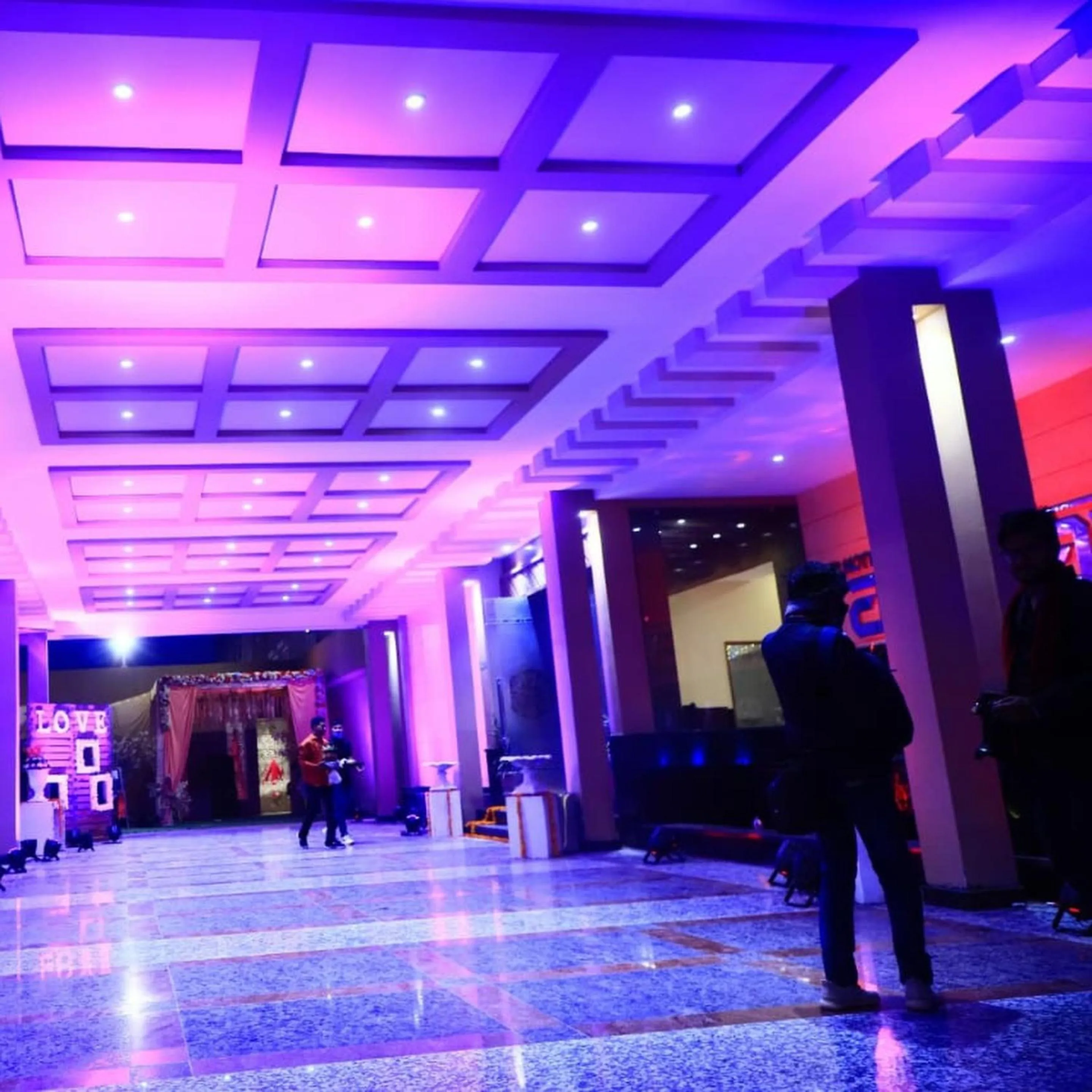 Restaurant/places to eat in Hotel Adityaz