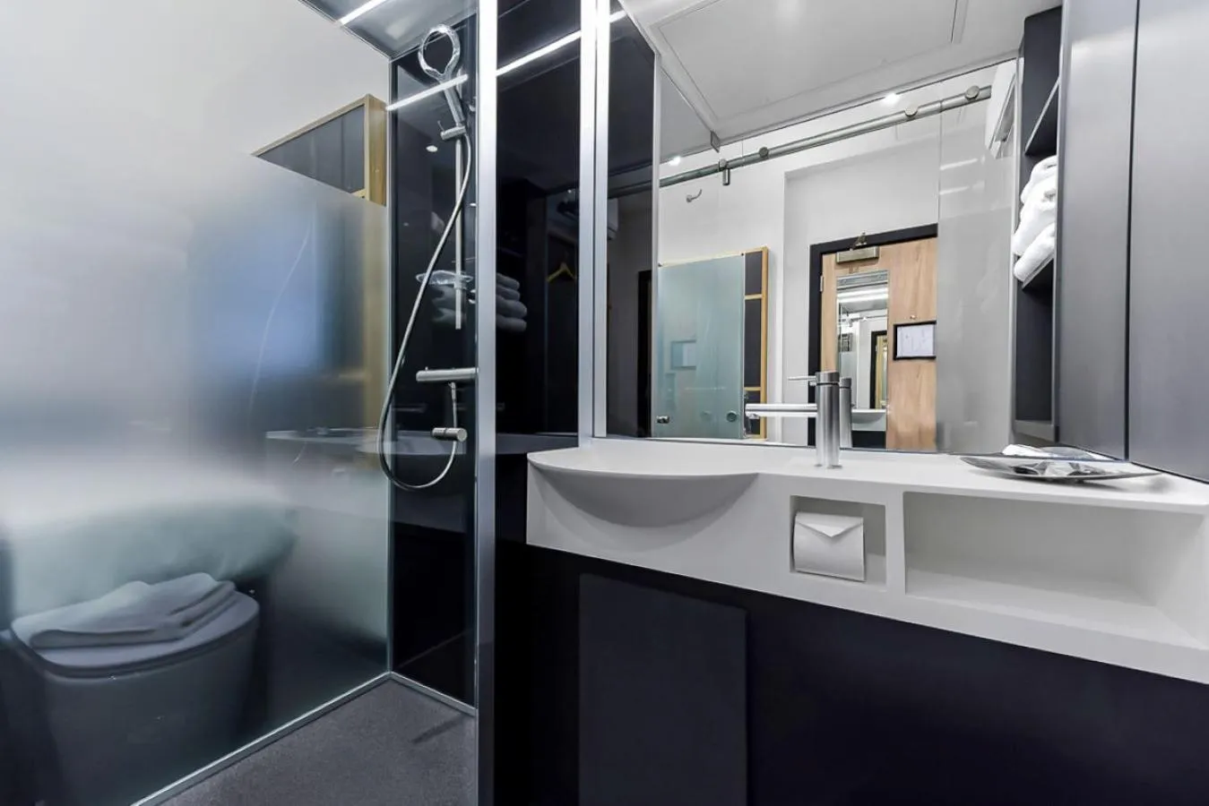 Shower in The Z Hotel Strand