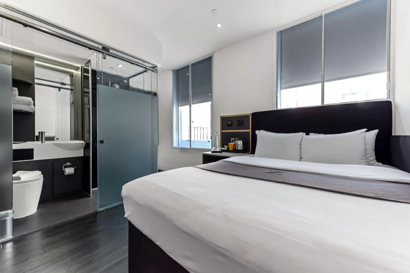 Bathroom, Bed in The Z Hotel Strand
