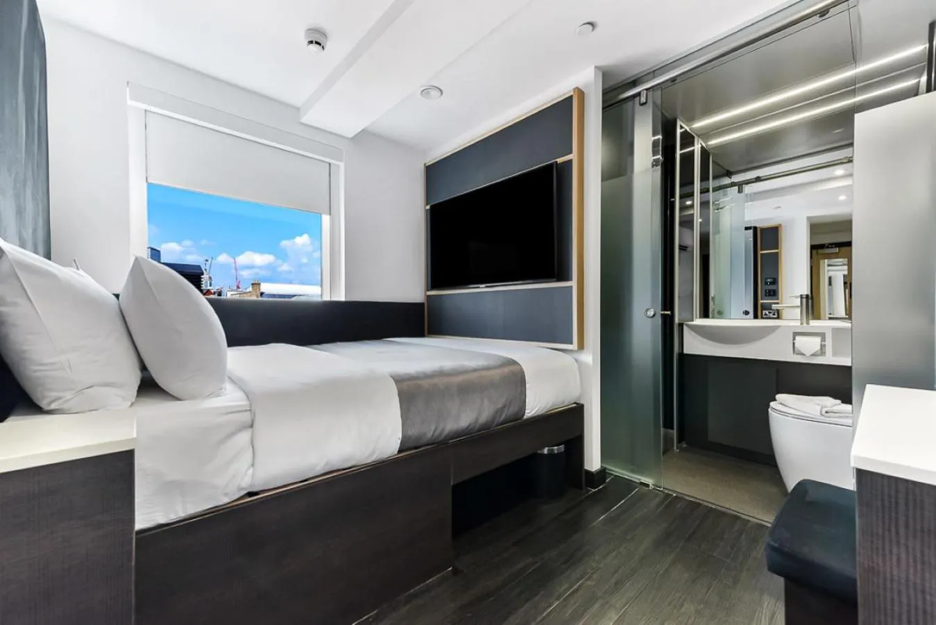 Bathroom, Bed in The Z Hotel Strand
