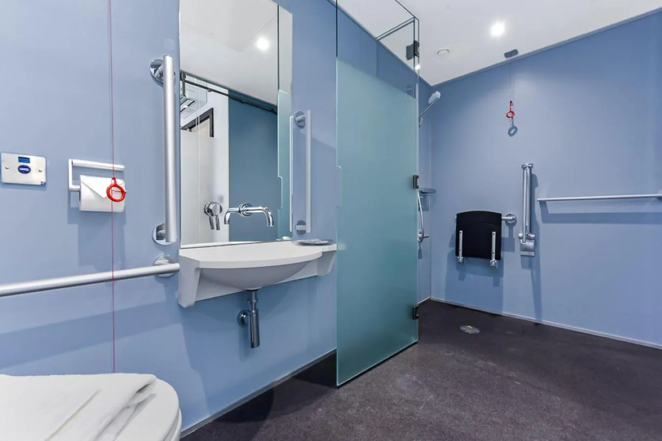 Shower in The Z Hotel Strand