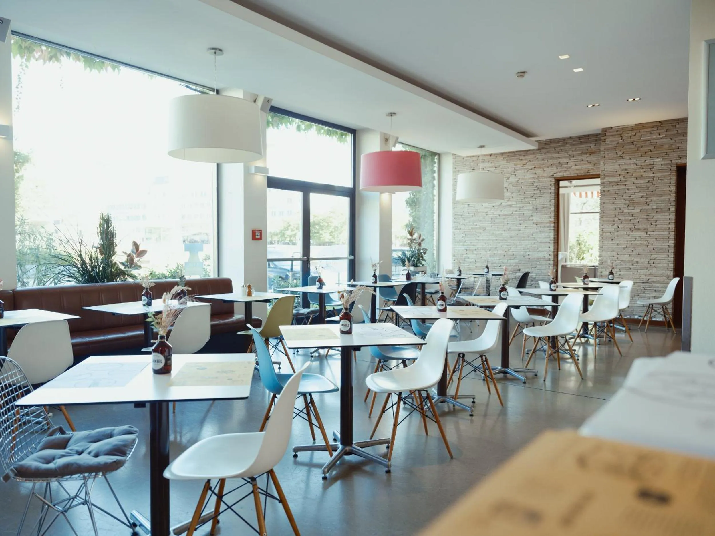 Restaurant/places to eat in Hotel Daniel Graz - Smart Lifestyle Near City Centre