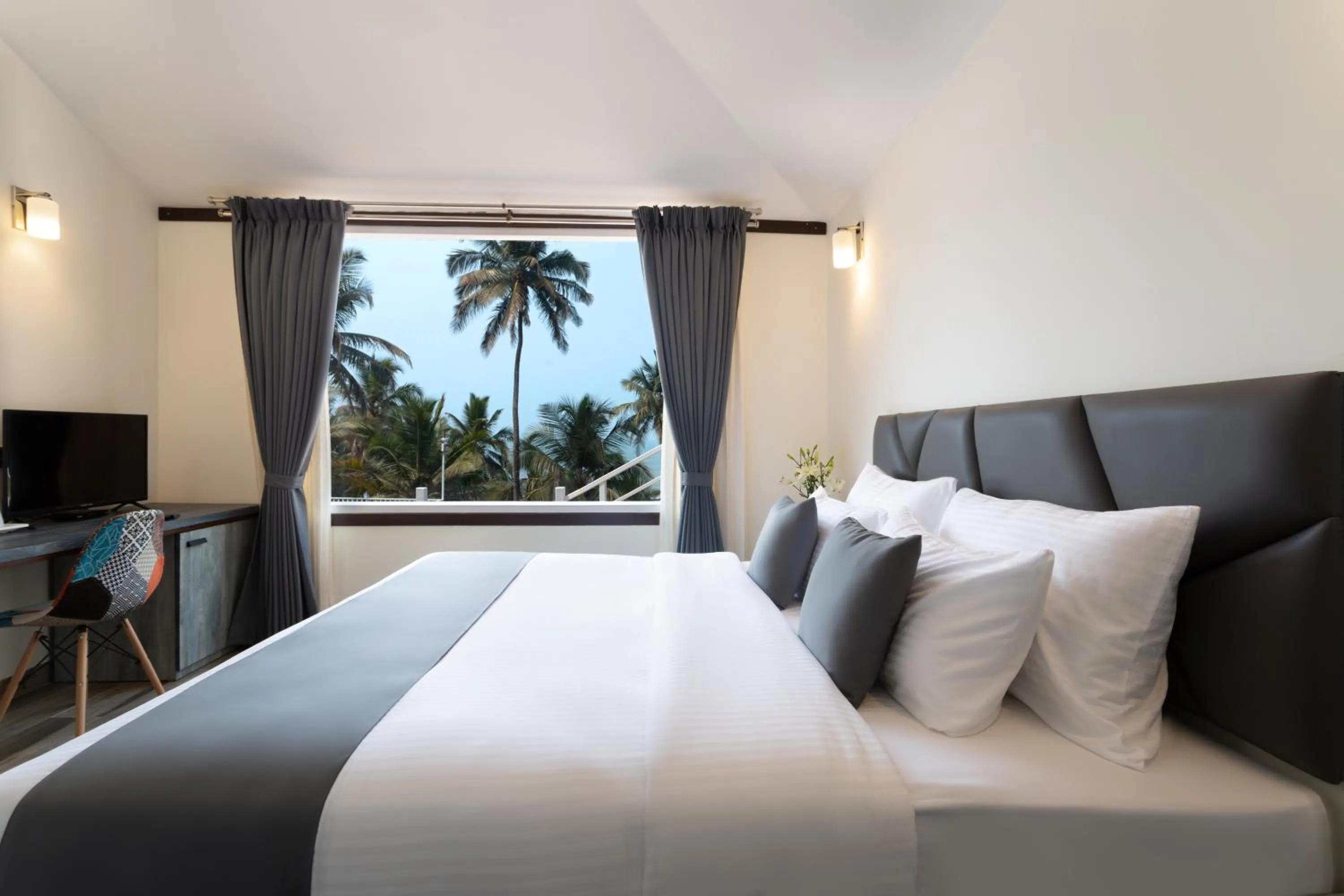 Bed in Stone Wood Beach Resort, Vagator