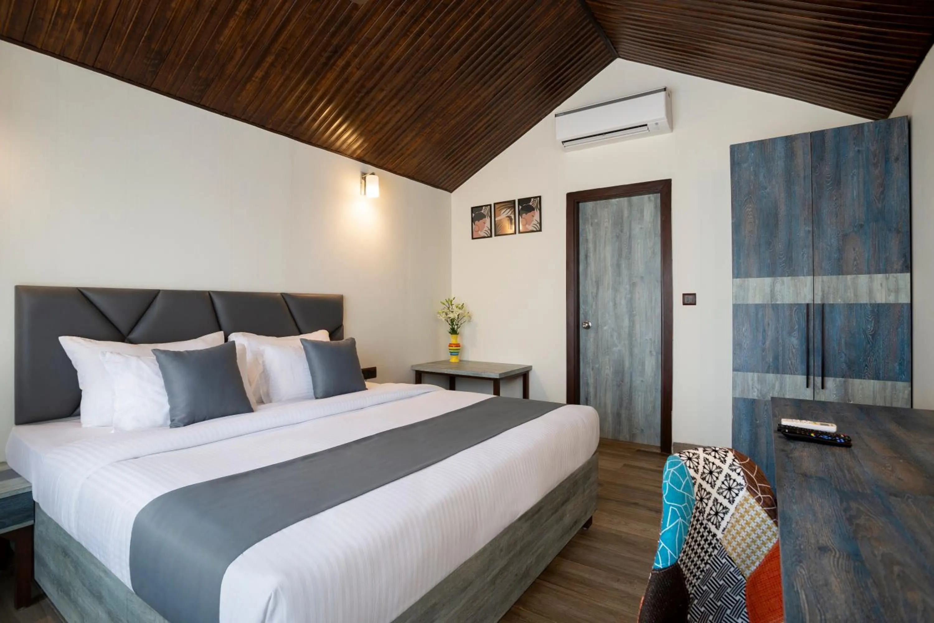 Bed in Stone Wood Beach Resort, Vagator