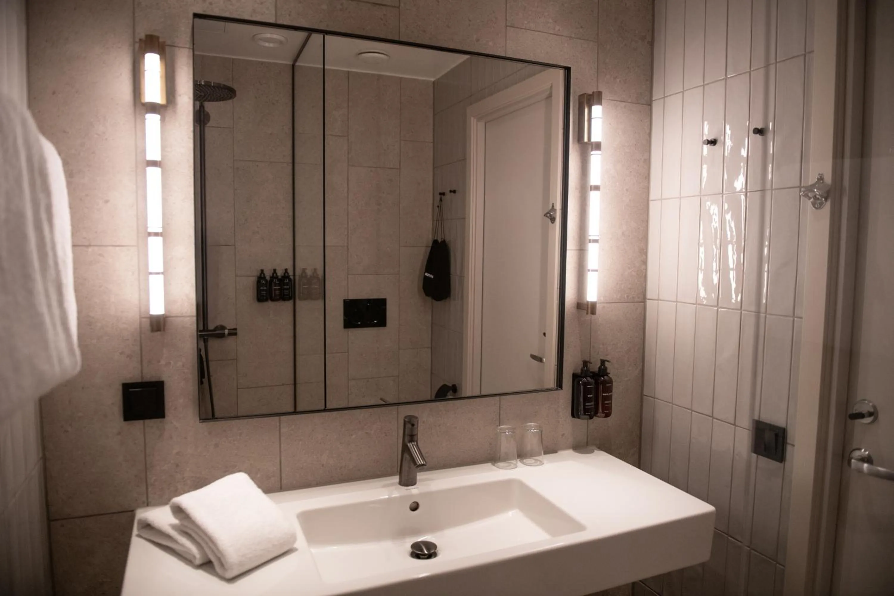 Bathroom in Home Hotel Tapetfabriken