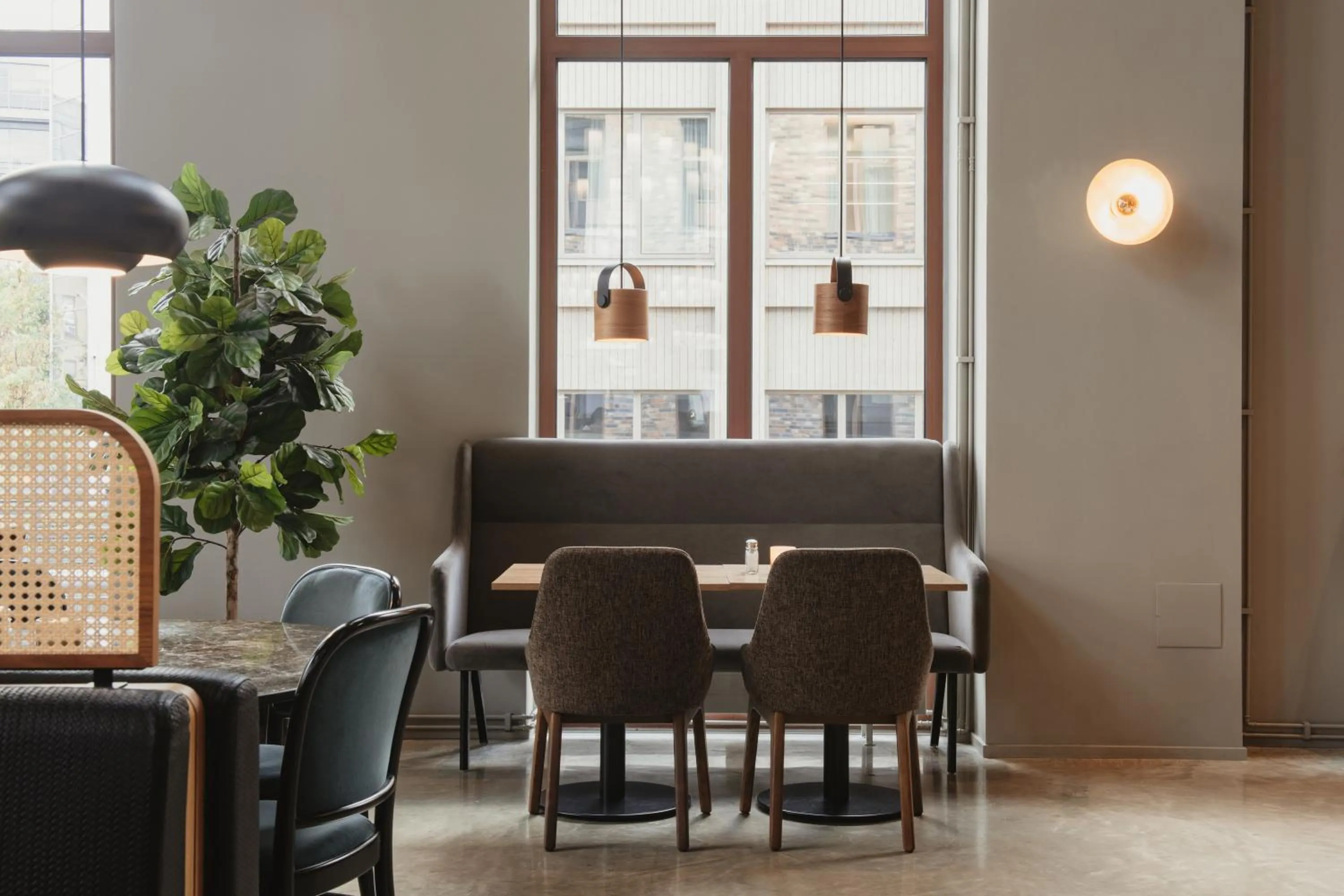 Restaurant/places to eat in Home Hotel Tapetfabriken